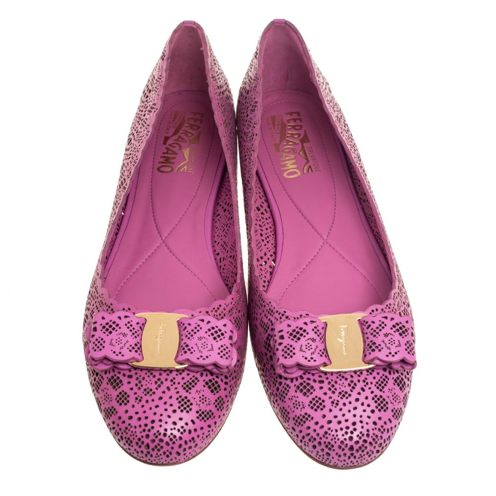 These ballet flats from Salvatore Ferragamo are utterly pretty in pink and a perfect choice for summer outings! They are crafted from laser-cut leather into a sleek silhouette and flaunt gorgeous bow details on the vamps. Team the dainty flats with