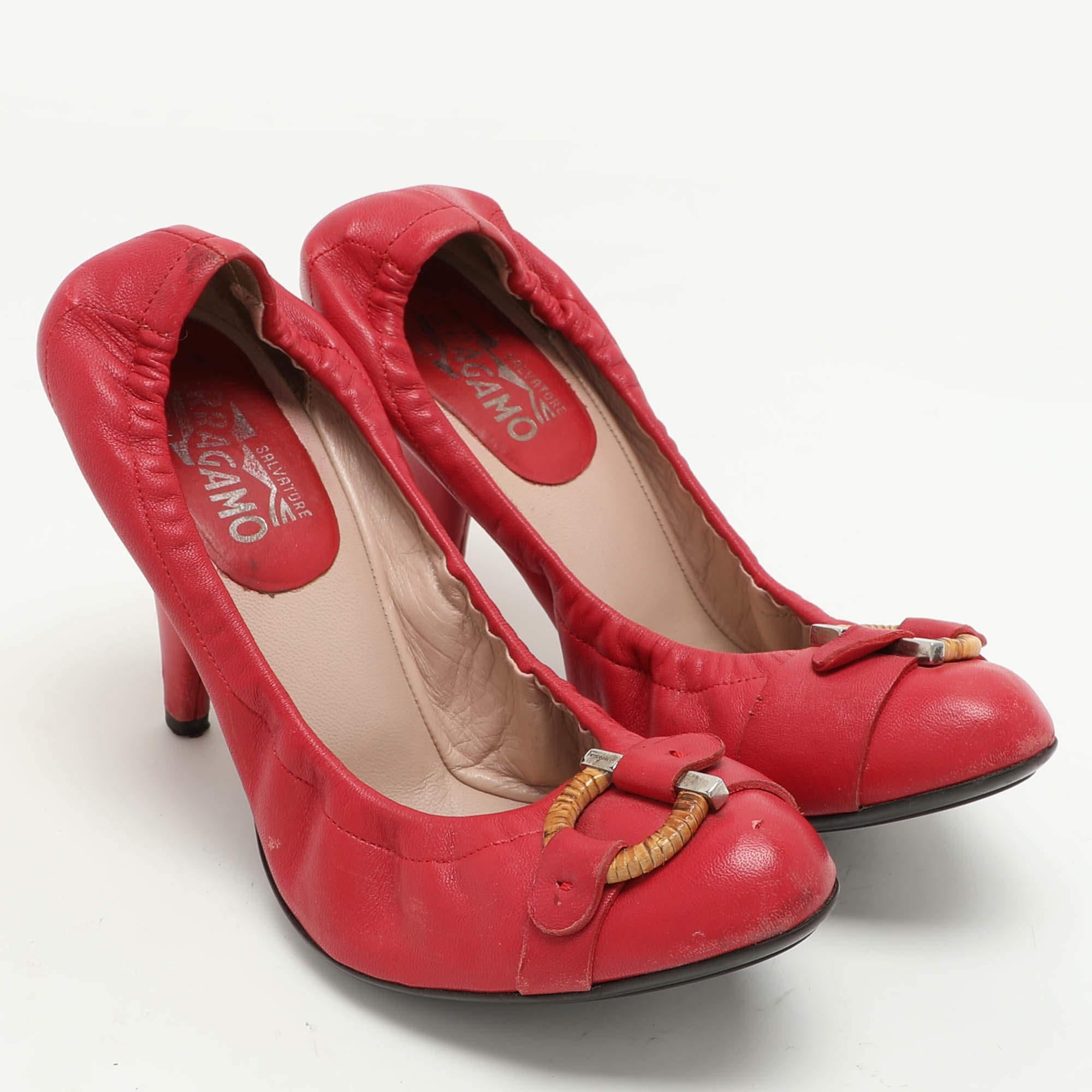 Women's Salvatore Ferragamo Pink Leather Embellished Scrunch Pumps Size 38 For Sale