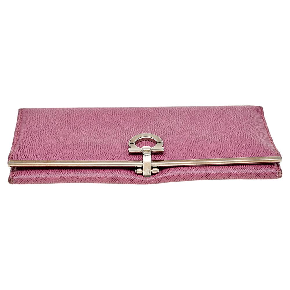 Salvatore Ferragamo Pink Leather Gancini Clip Continental Wallet In Good Condition In Dubai, Al Qouz 2