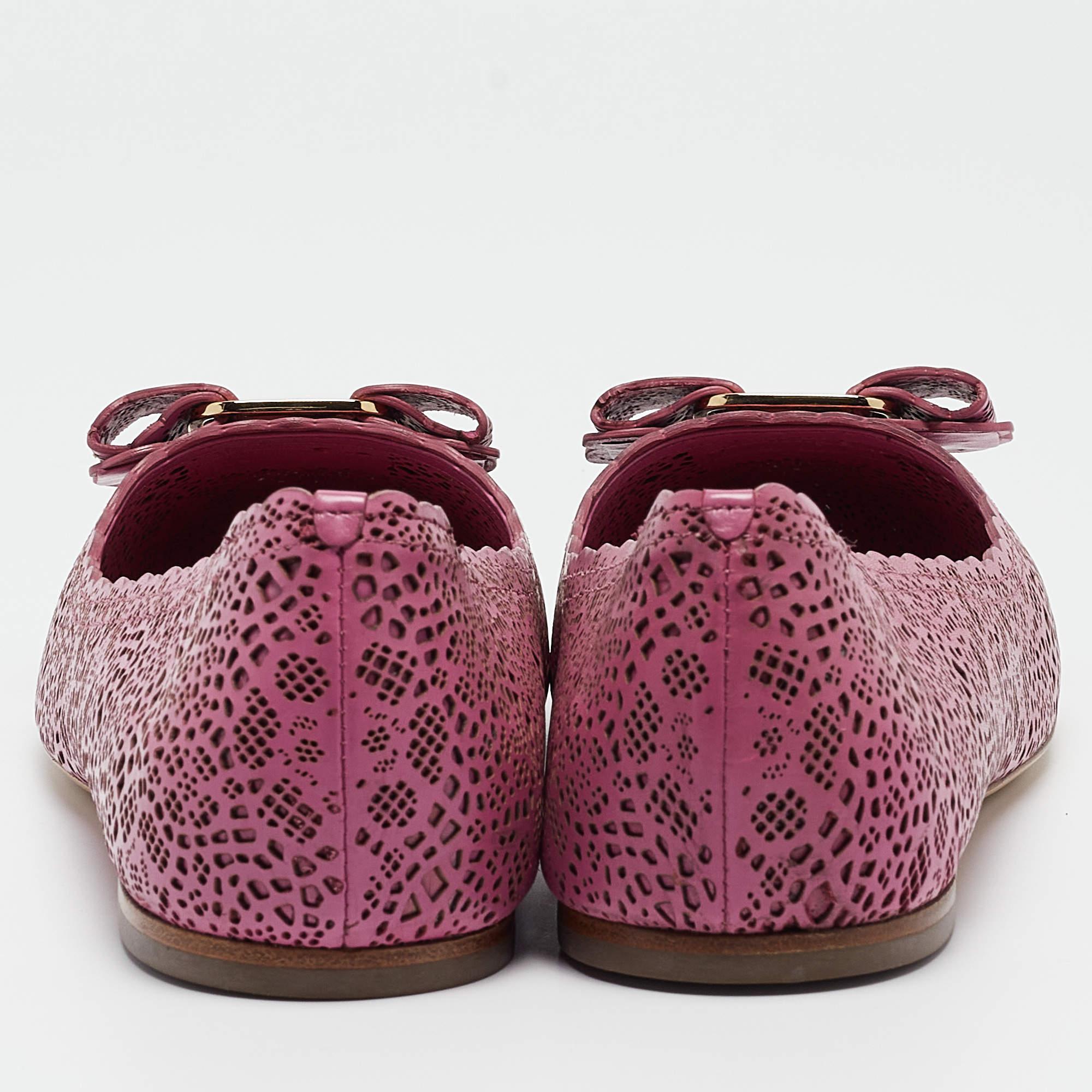 Salvatore Ferragamo Rosa Leder Lasercut vara Ballettschuhe mit Lasercut Größe 40,5 Damen im Angebot