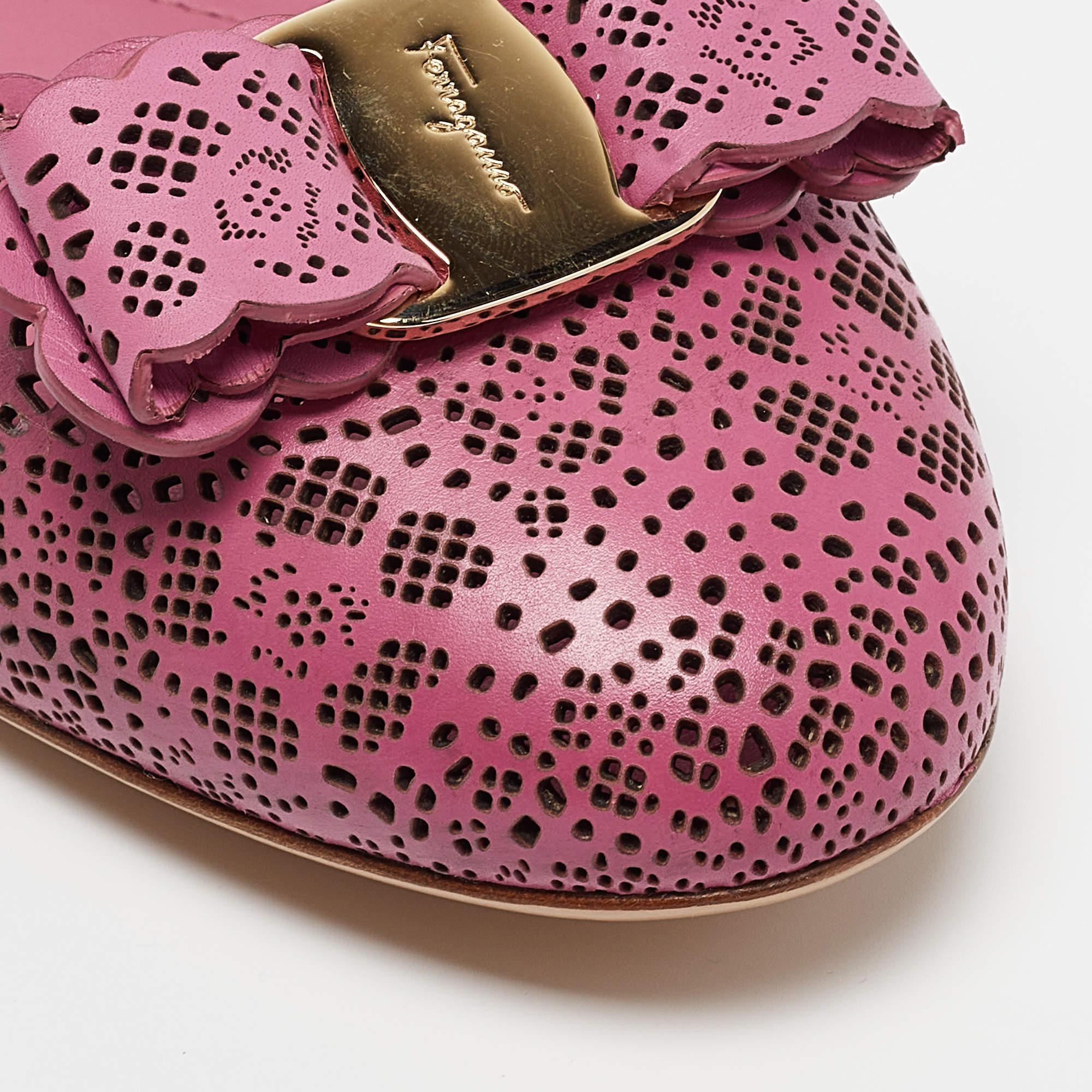 Salvatore Ferragamo Rosa Leder Lasercut vara Ballettschuhe mit Lasercut Größe 40,5 im Angebot 2