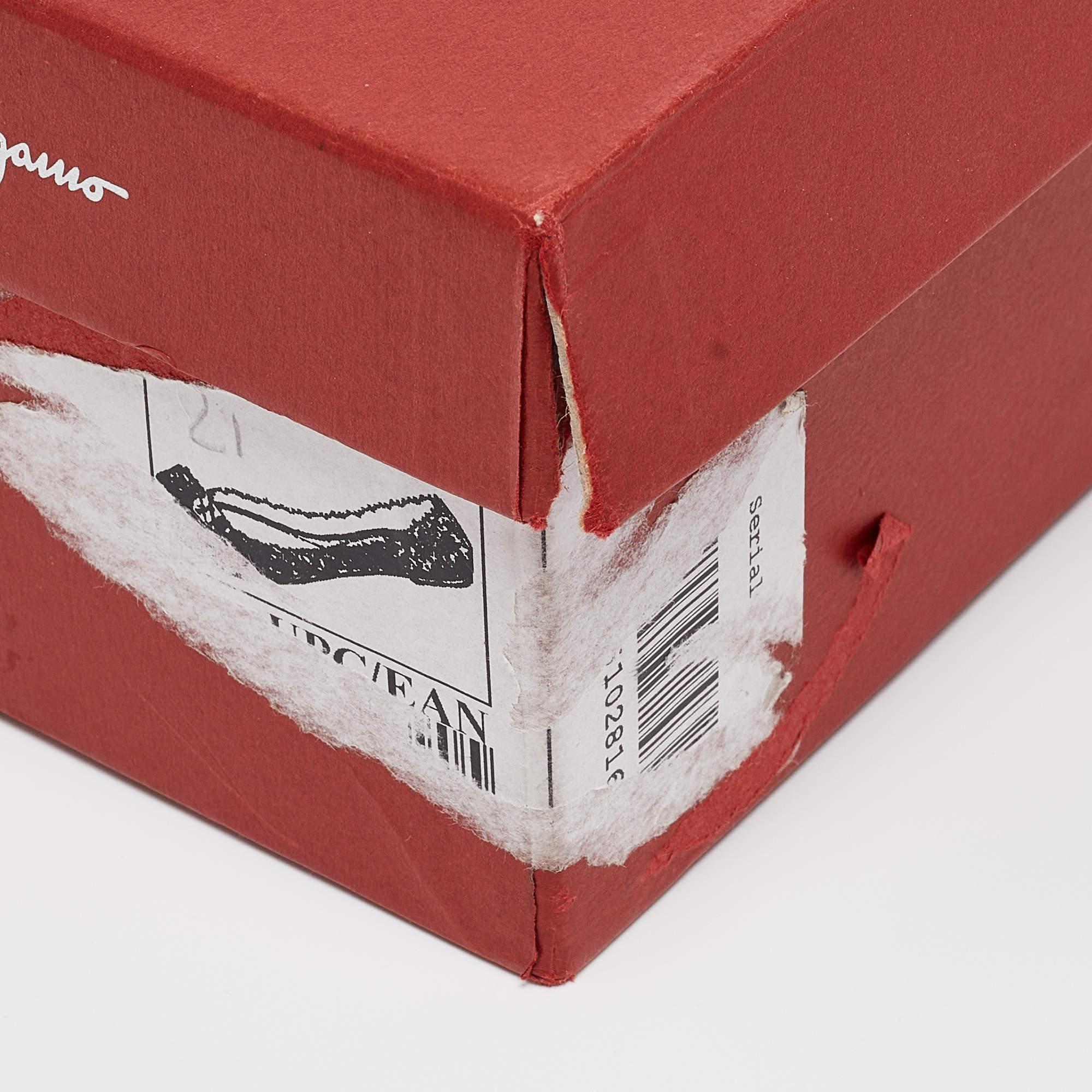 Salvatore Ferragamo Rosa Leder Lasercut vara Ballettschuhe mit Lasercut Größe 40,5 im Angebot 4