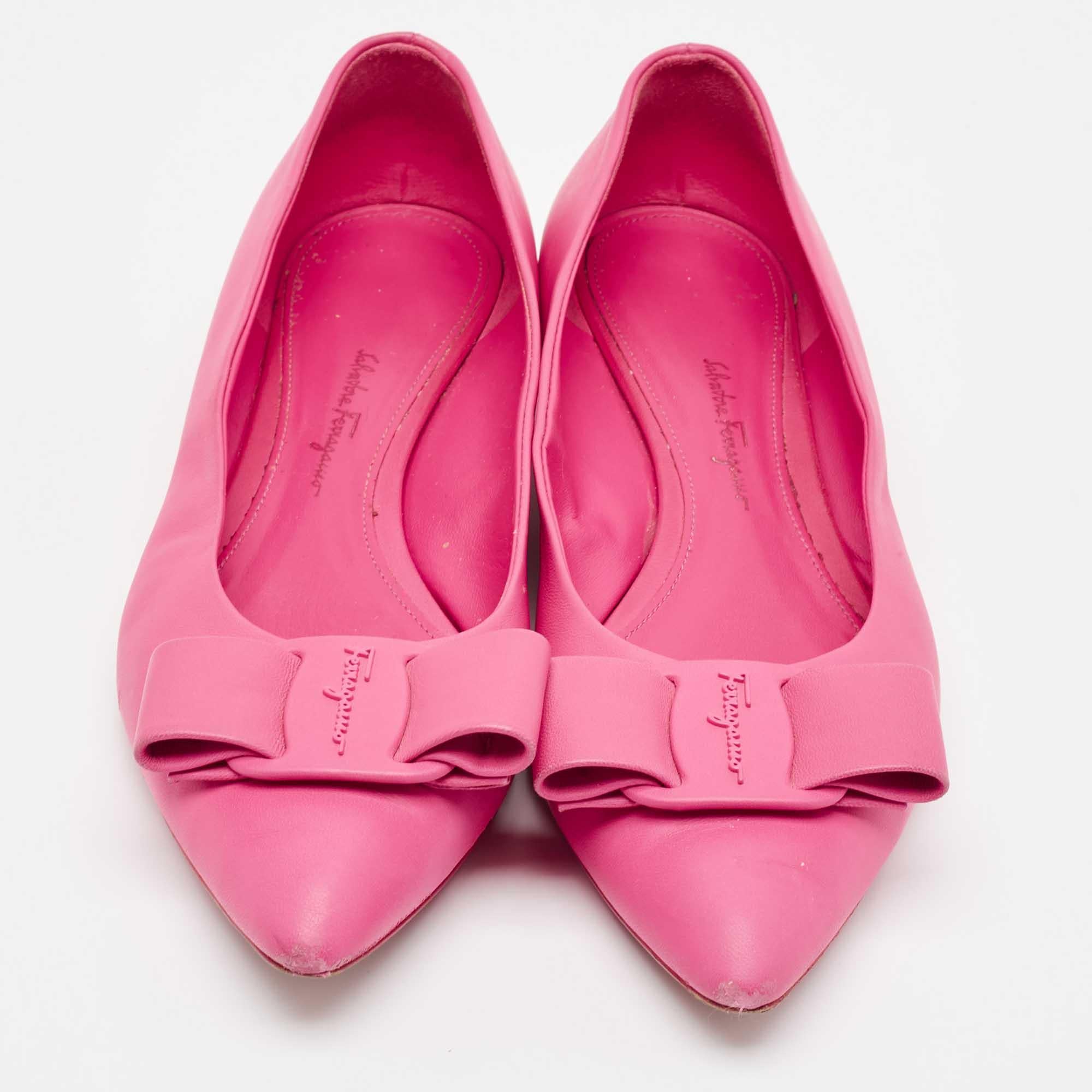 Rosa Salvatore Ferragamo Ballerine Viva Bow in pelle rosa taglia 40 in vendita