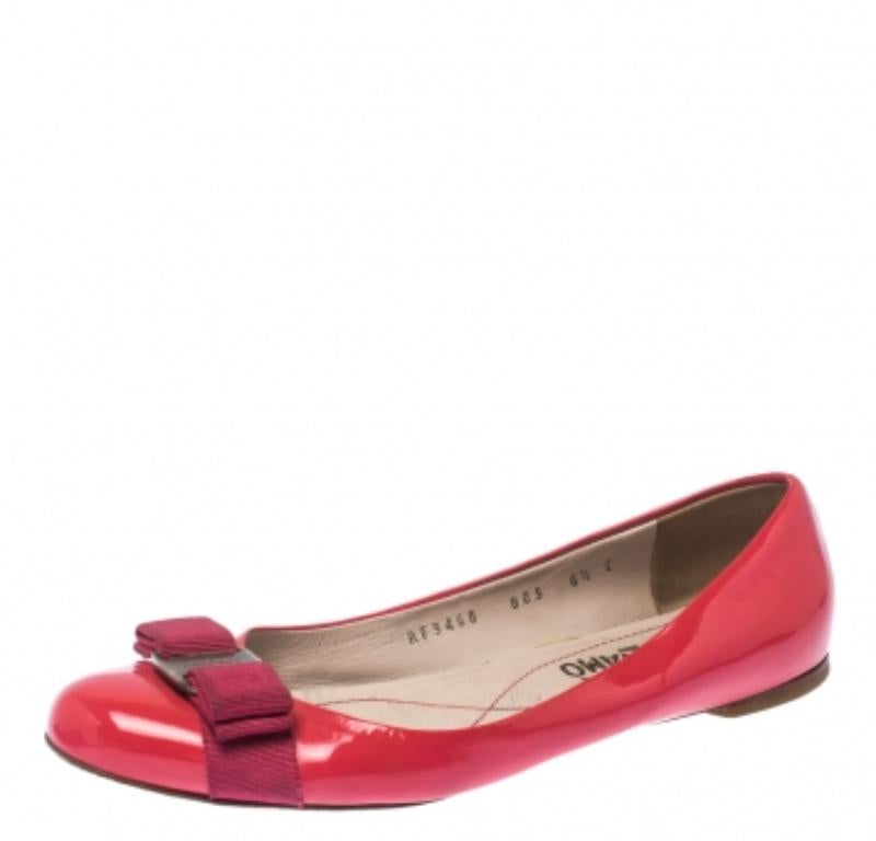 Salvatore Ferragamo Rosa Lackleder Vara Ballettschuhe mit Schleife aus Lackleder Größe 37 Damen im Angebot