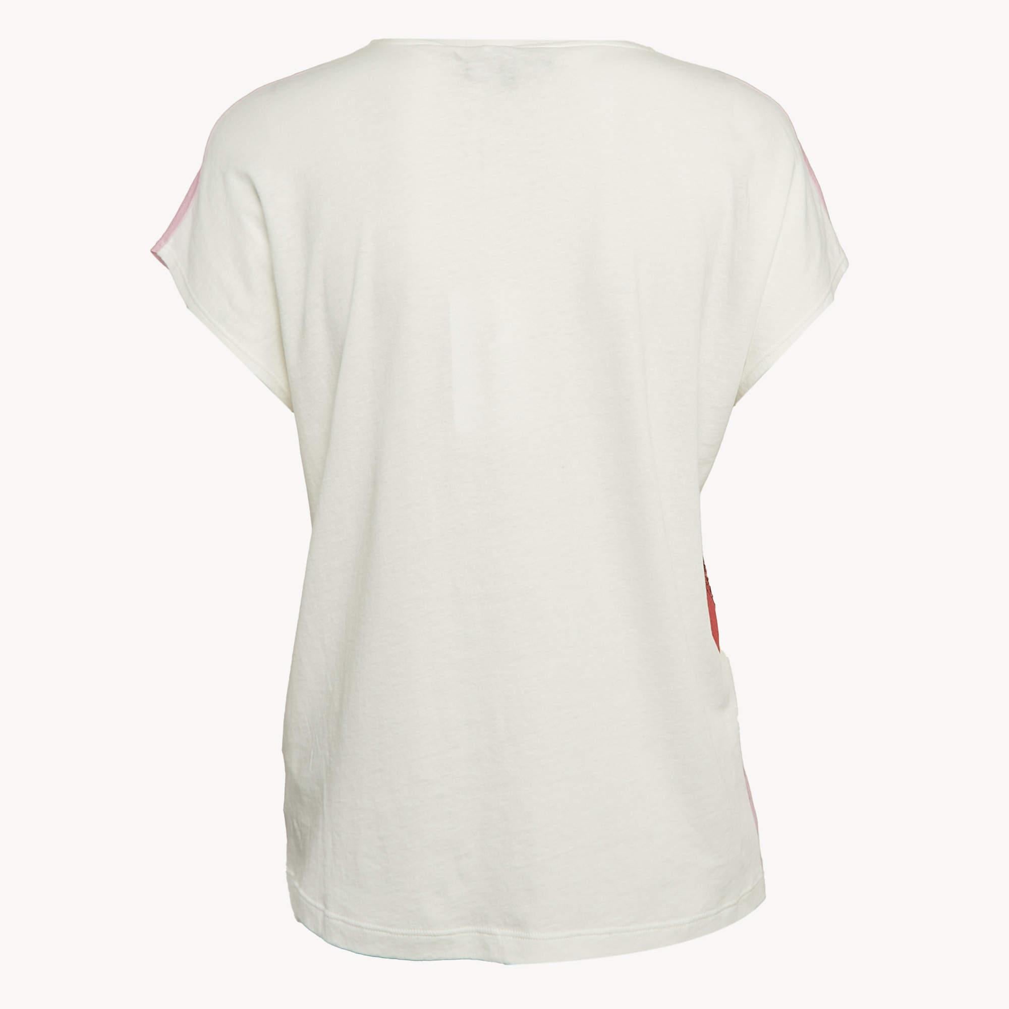 Che tu voglia uscire con gli amici o semplicemente rilassarti, questa t-shirt è un capo versatile che può essere abbinato in molti modi. È stato realizzato con un tessuto pregiato.
