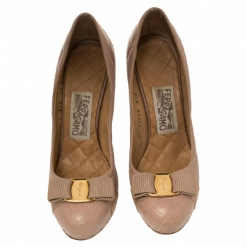 Brown Salvatore Ferragamo Pink Quilted Leather Vara Bow Platform Pumps Size 38 For Sale
