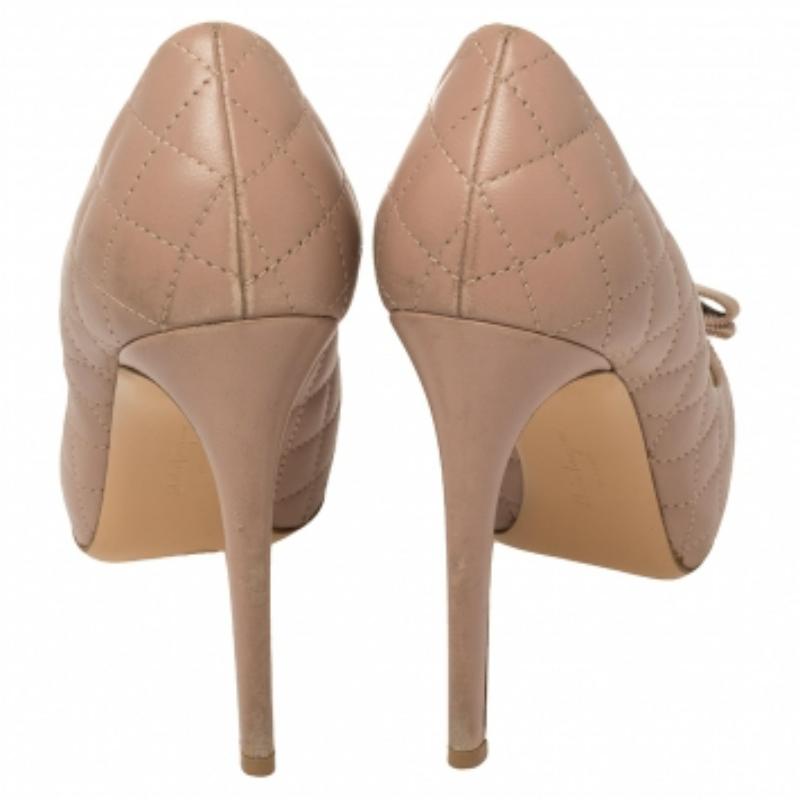 Salvatore Ferragamo Pink Quilted Leather Vara Bow Platform Pumps Size 38 In Good Condition For Sale In Dubai, Al Qouz 2