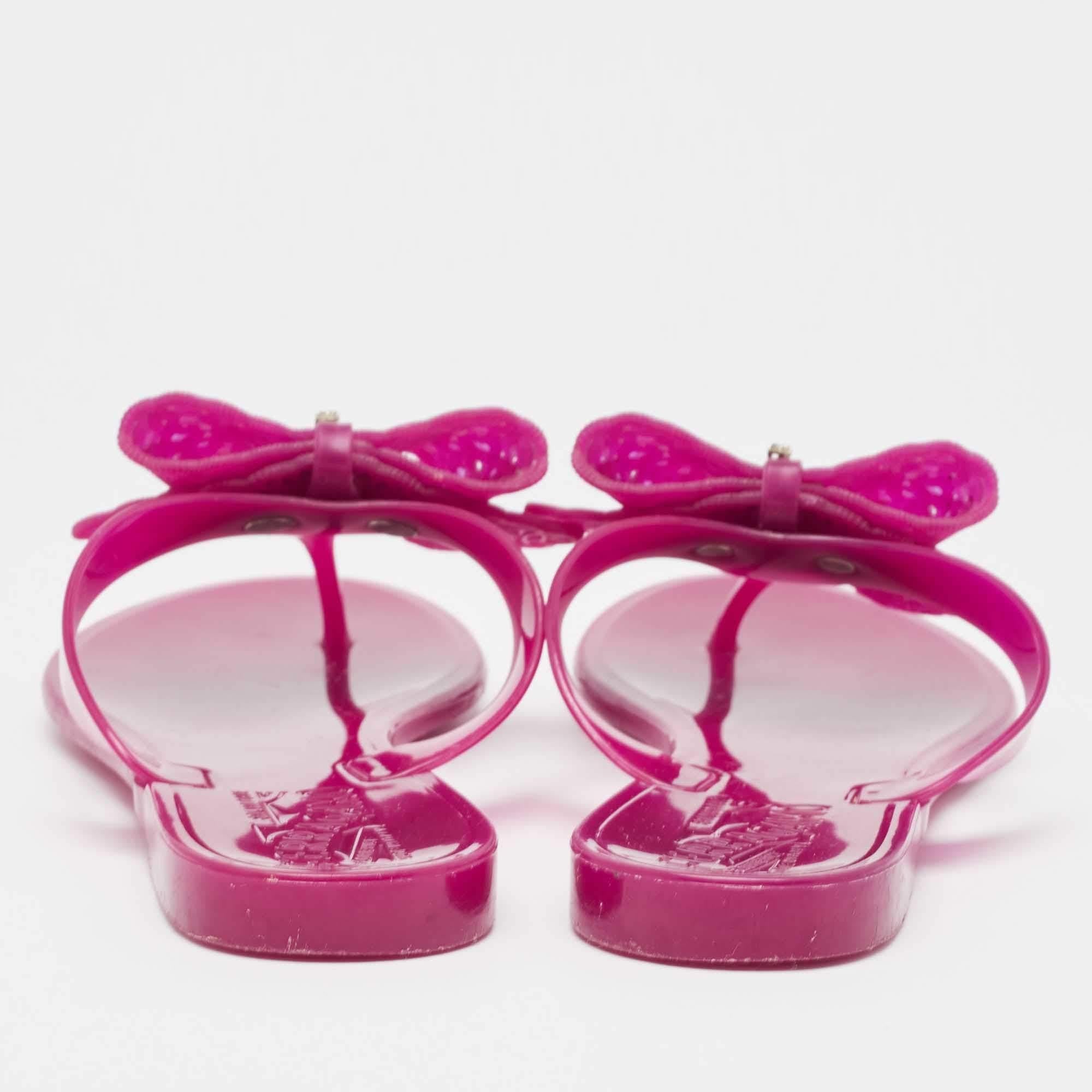 Donna Salvatore Ferragamo Sandali infradito Bali in gomma rosa misura 35,5 in vendita