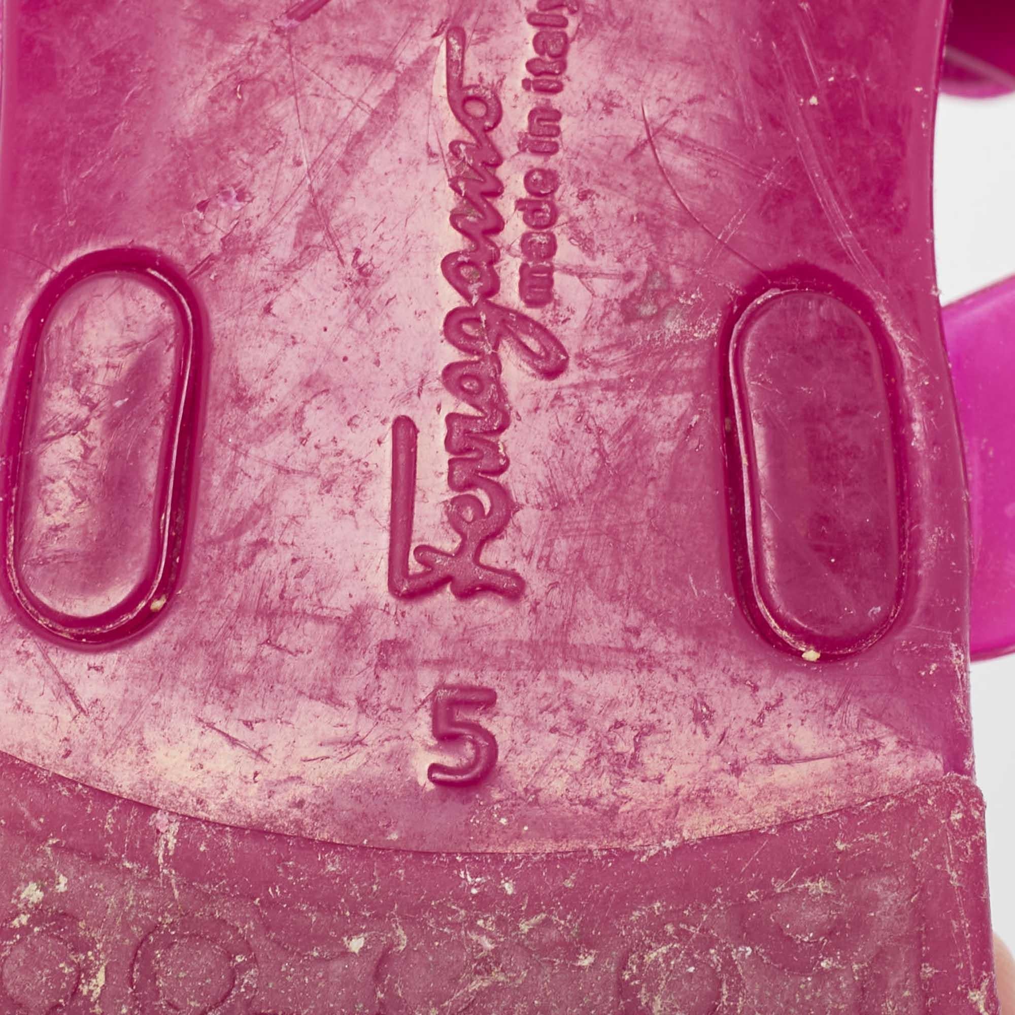 Salvatore Ferragamo Sandali infradito Bali in gomma rosa misura 35,5 in vendita 3