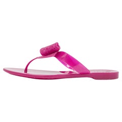 Salvatore Ferragamo - Sandales longues Bali en caoutchouc rose, taille 35,5