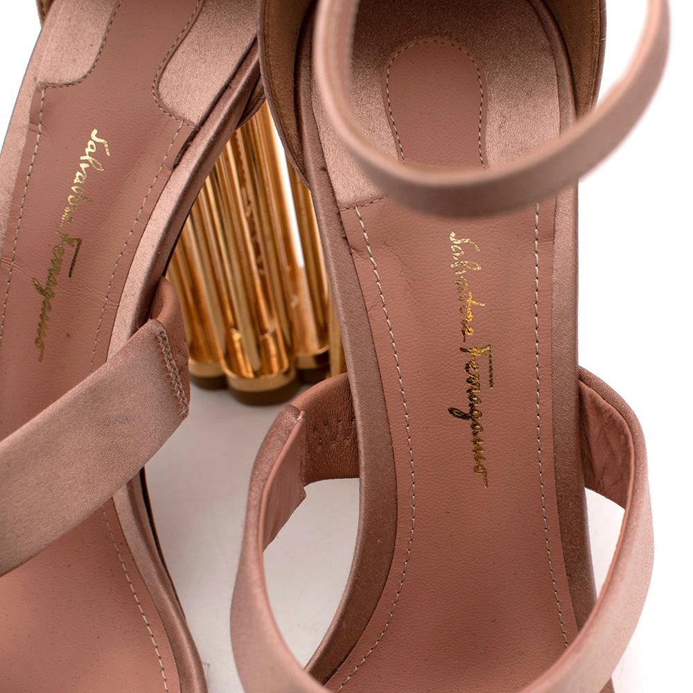 Salvatore Ferragamo Rosa Satin-Daiano-Säulenradsandalen - Größe EU 40 - 10C im Angebot 2