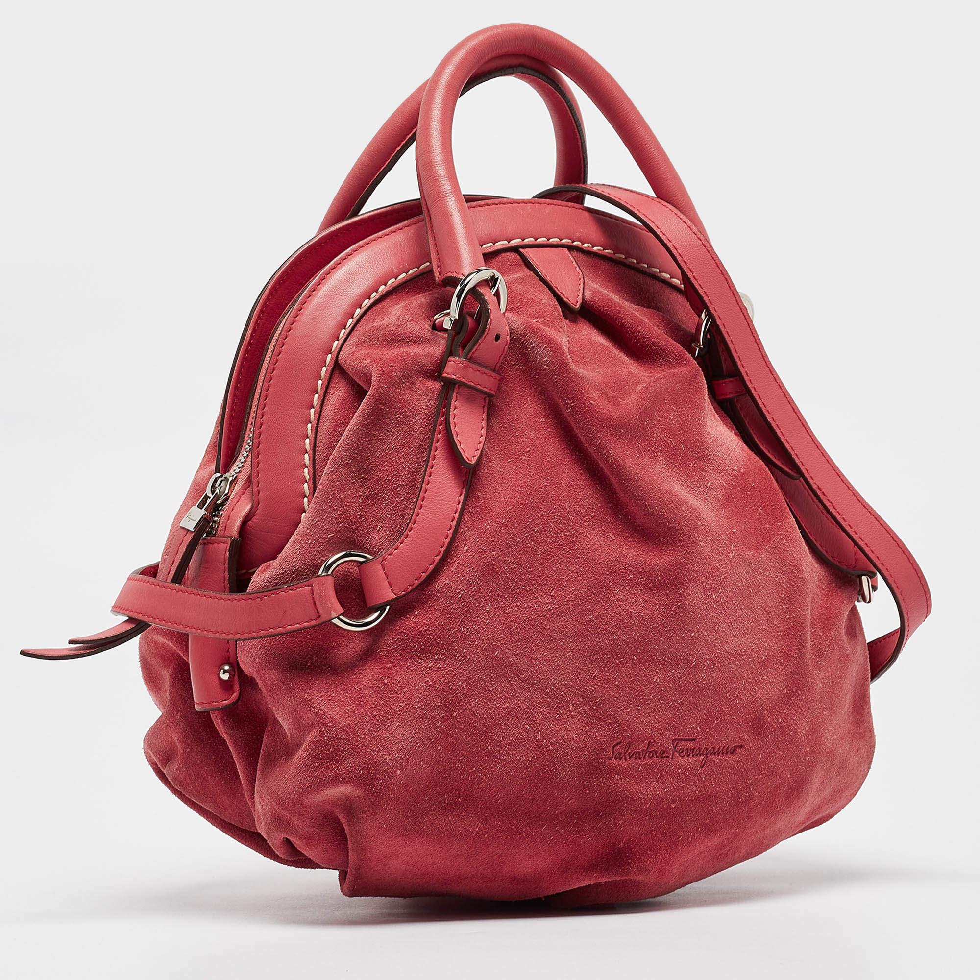 Rose Sacoche à boucle en daim et cuir rose de Salvatore Ferragamo en vente