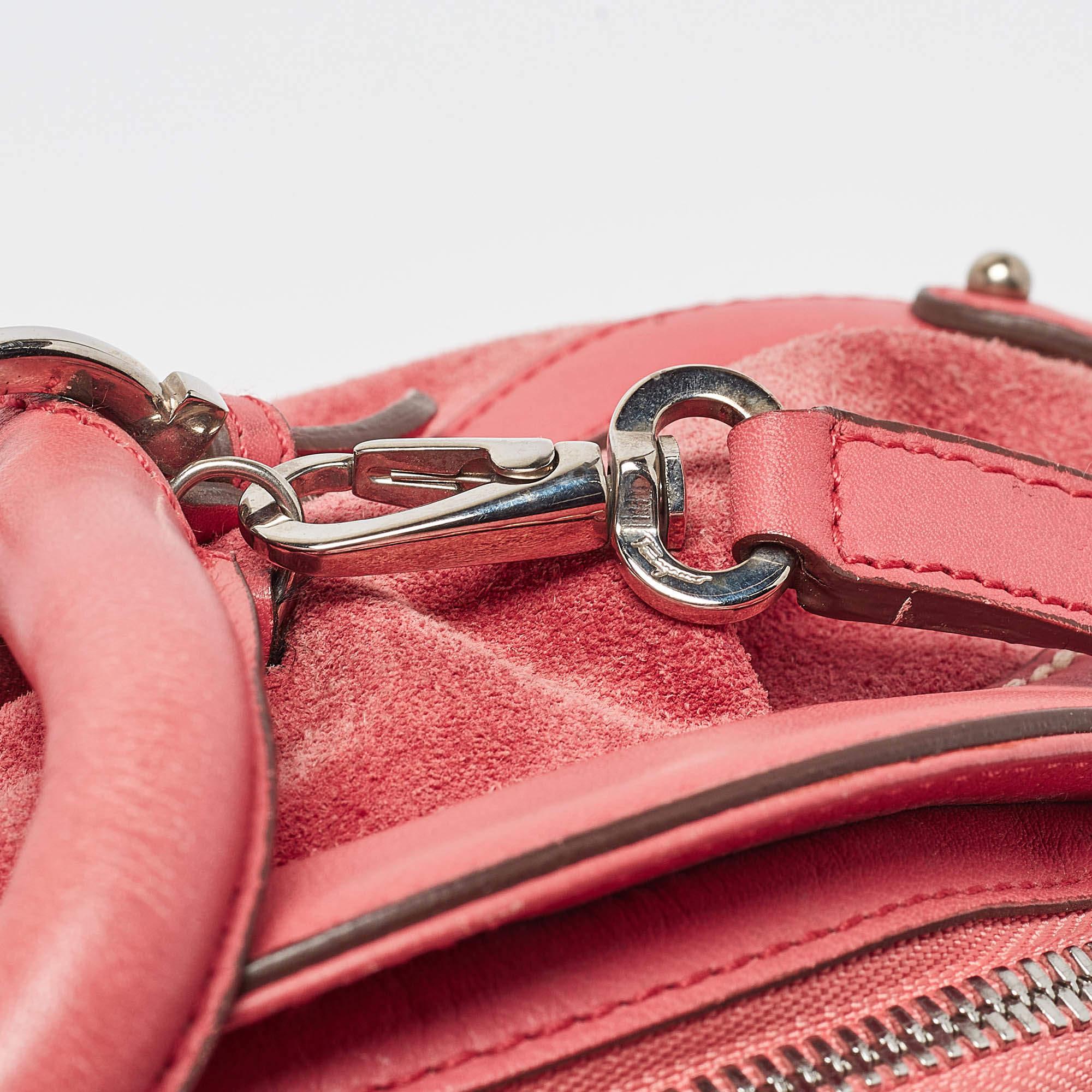 Sacoche à boucle en daim et cuir rose de Salvatore Ferragamo en vente 3