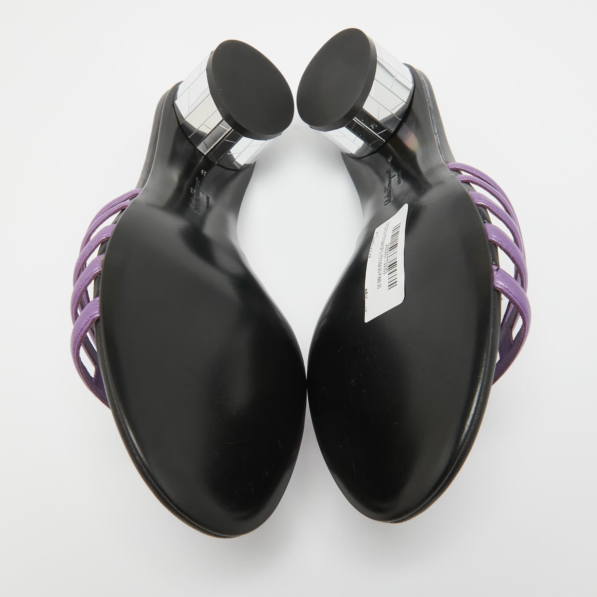 Salvatore Ferragamo Purple/Black Leather Finn Slide Sandals Size 38.5 In Excellent Condition For Sale In Dubai, Al Qouz 2