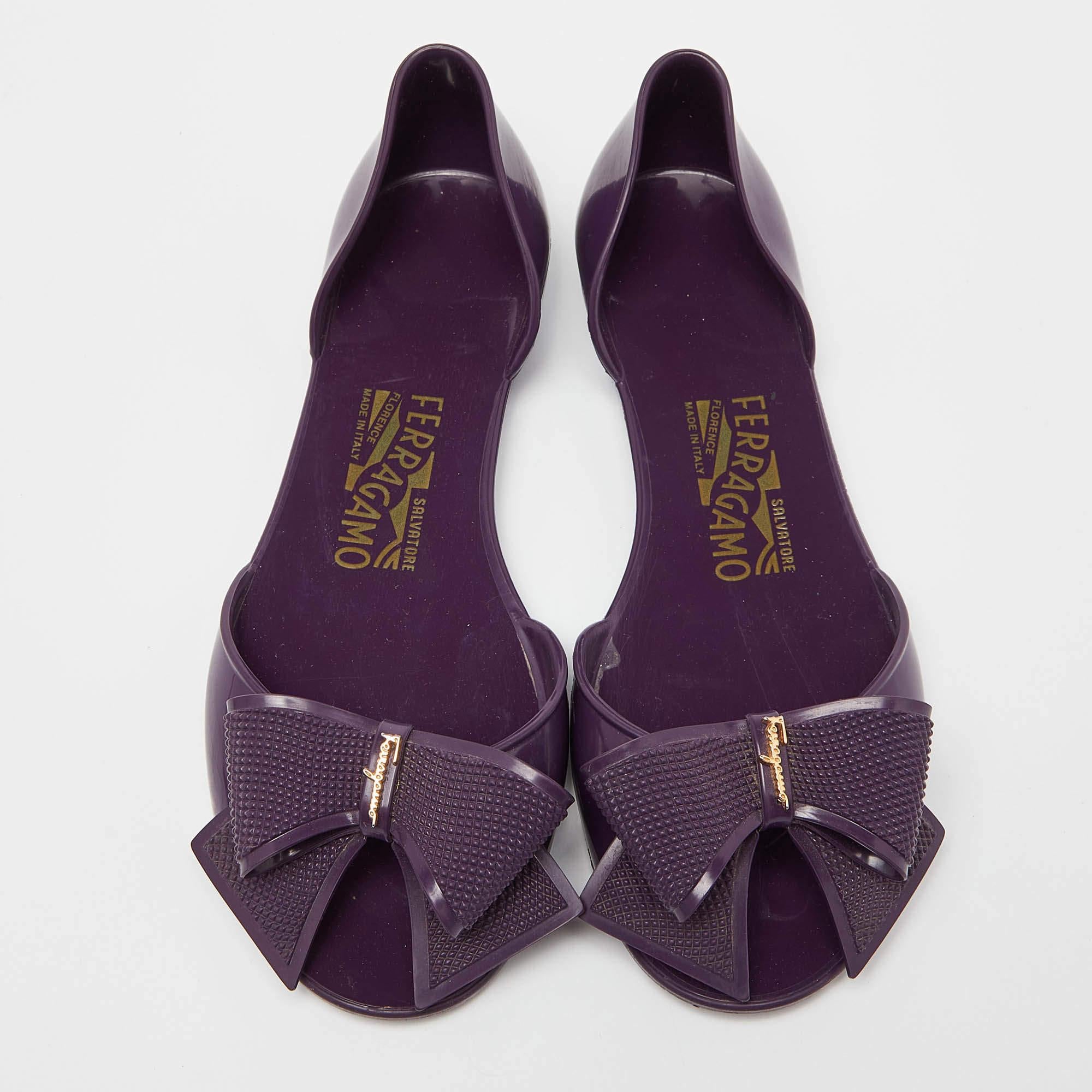 Salvatore Ferragamo Purple Jelly Barbados Bow Ballet Flats Size 35.5 In Good Condition For Sale In Dubai, Al Qouz 2