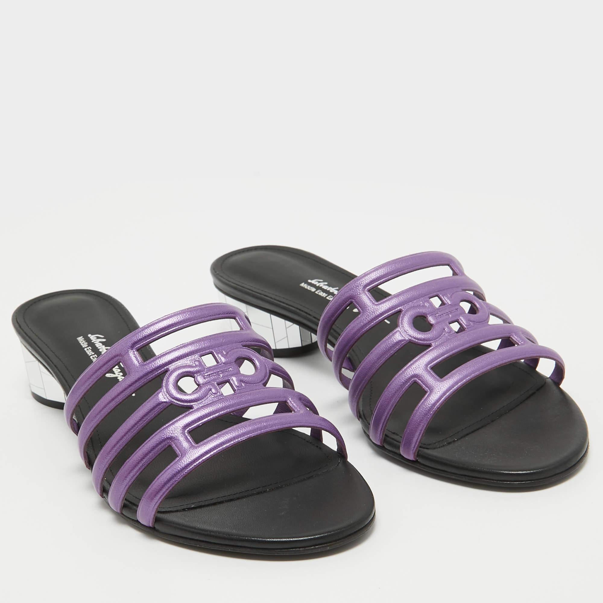 Salvatore Ferragamo Purple Leather Finn Slide Sandals Size 38 In Excellent Condition In Dubai, Al Qouz 2