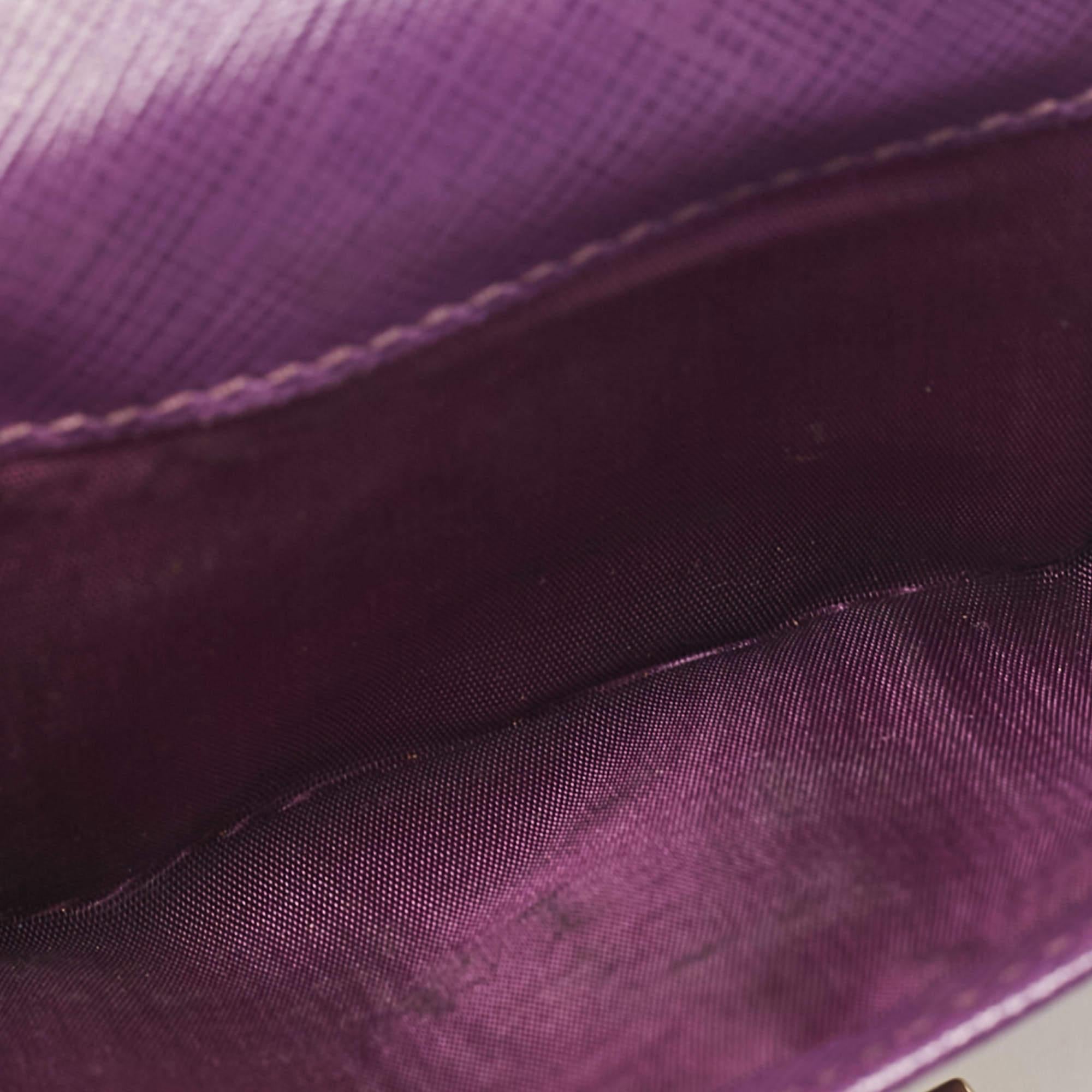 This designer wallet is an immaculate balance of sophistication and rational utility. It has been designed using prime quality materials and elevated by a sleek finish. The creation is equipped with ample space for your monetary essentials.