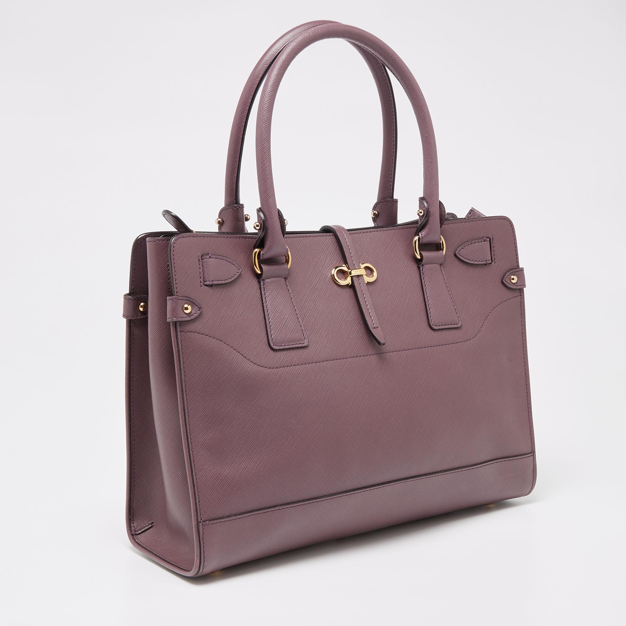 Salvatore Ferragamo Purple Leather Small Briana Tote In Good Condition In Dubai, Al Qouz 2