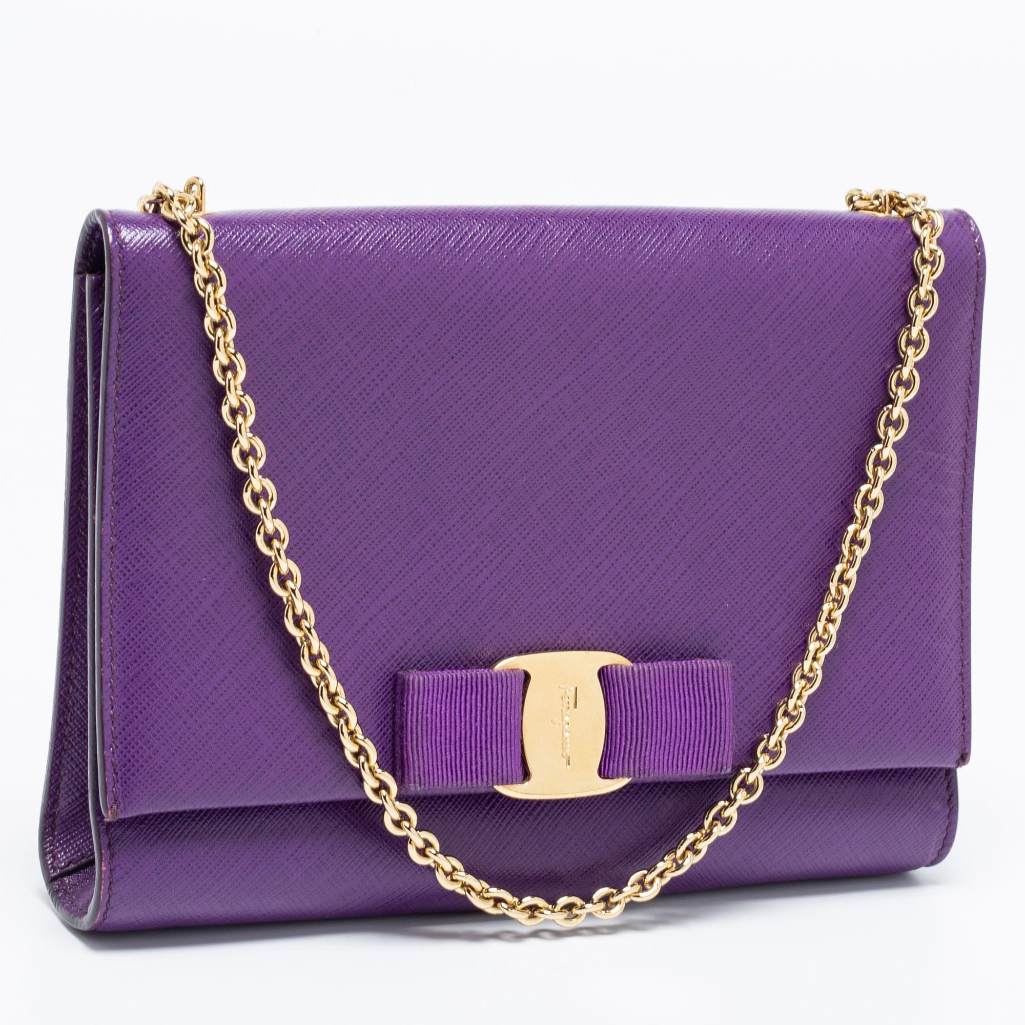 Salvatore Ferragamo Purple Leather Vara Bow Chain Bag In Good Condition In Dubai, Al Qouz 2
