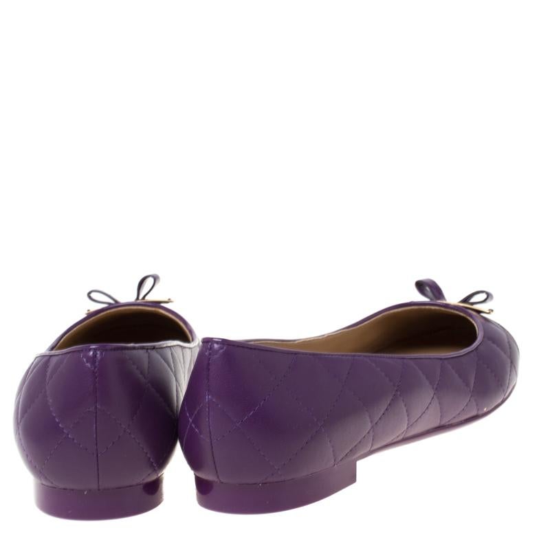 Salvatore Ferragamo Purple Quilted Leather Bow Ballets Flats Size 40 In Good Condition In Dubai, Al Qouz 2
