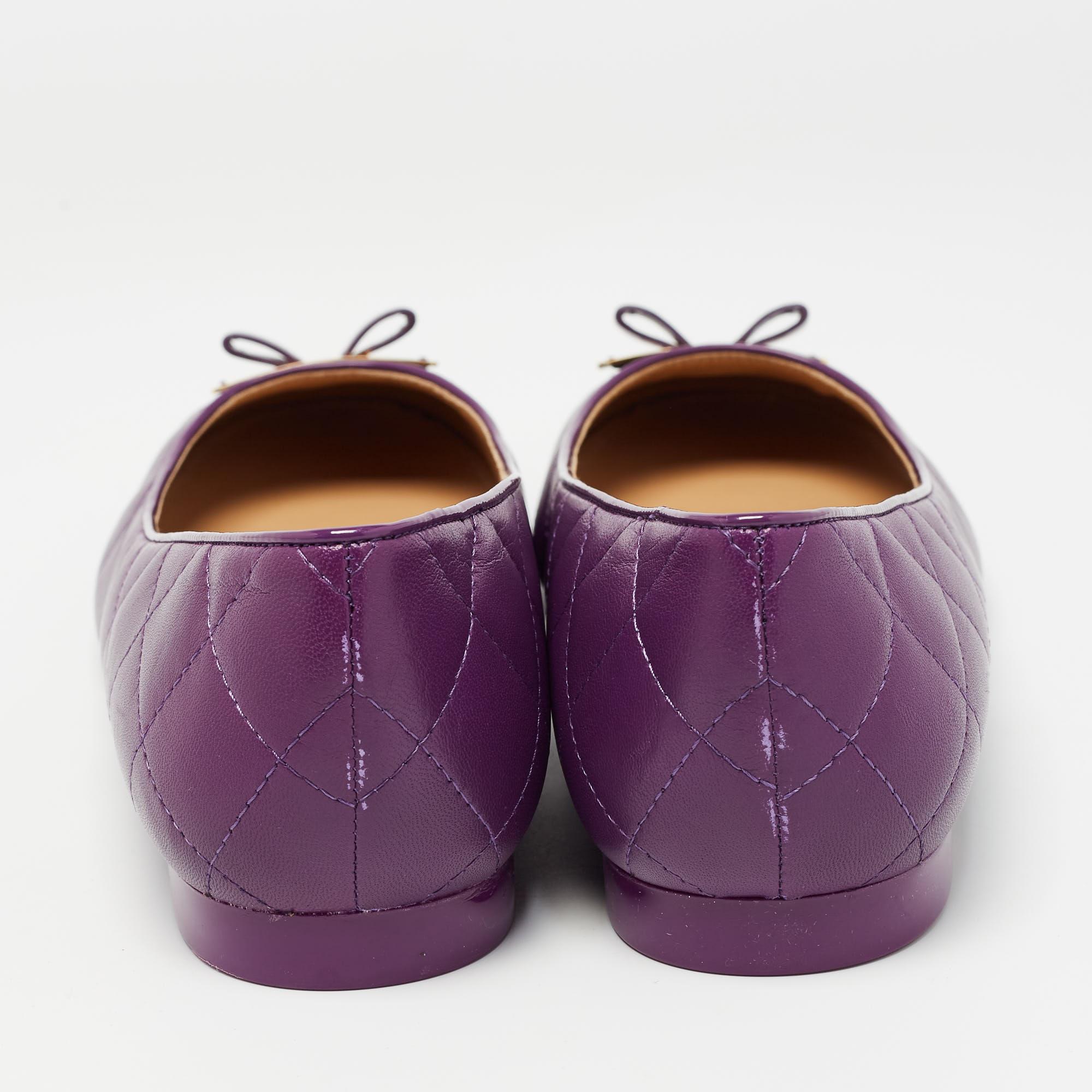Women's Salvatore Ferragamo Purple Quilted Patent and Leather Bow Ballet Flats Size 40.5 For Sale