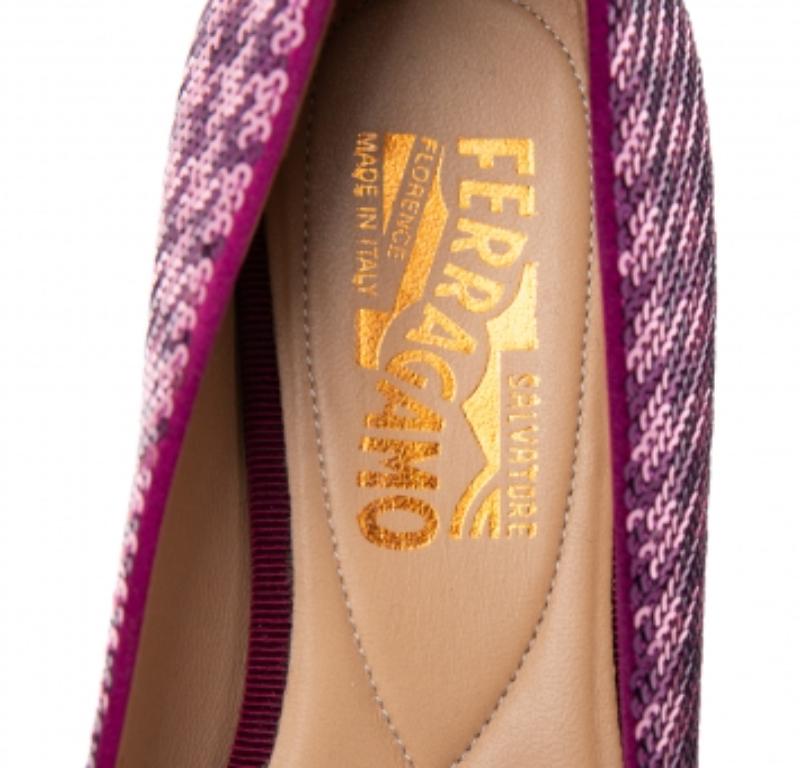 Salvatore Ferragamo - Ballerines Varina à sequins violets, taille 36,5 Bon état - En vente à Dubai, Al Qouz 2