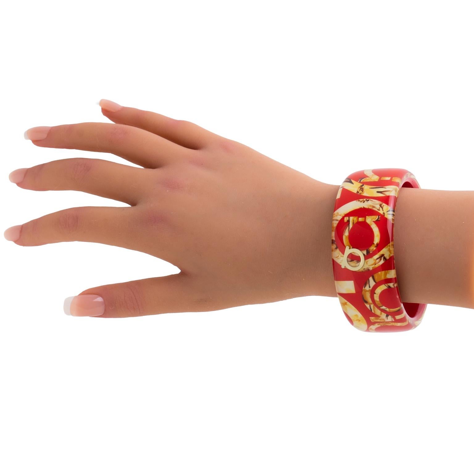 Salvatore Ferragamo Red Acrylic Lucite Bracelet Bangle with Faux-Wood Texture For Sale 9
