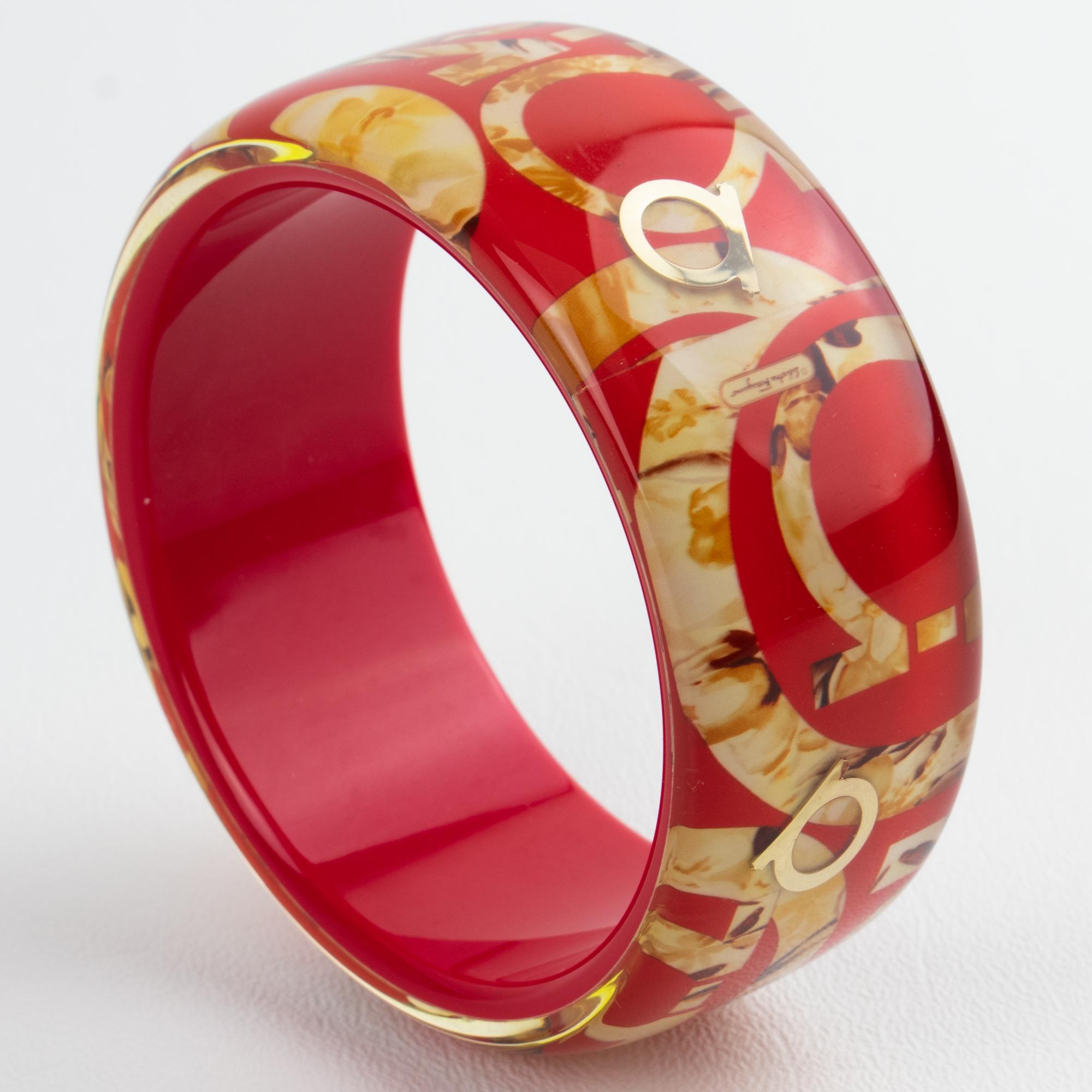 Salvatore Ferragamo Red Acrylic Lucite Bracelet Bangle with Faux-Wood Texture For Sale 1