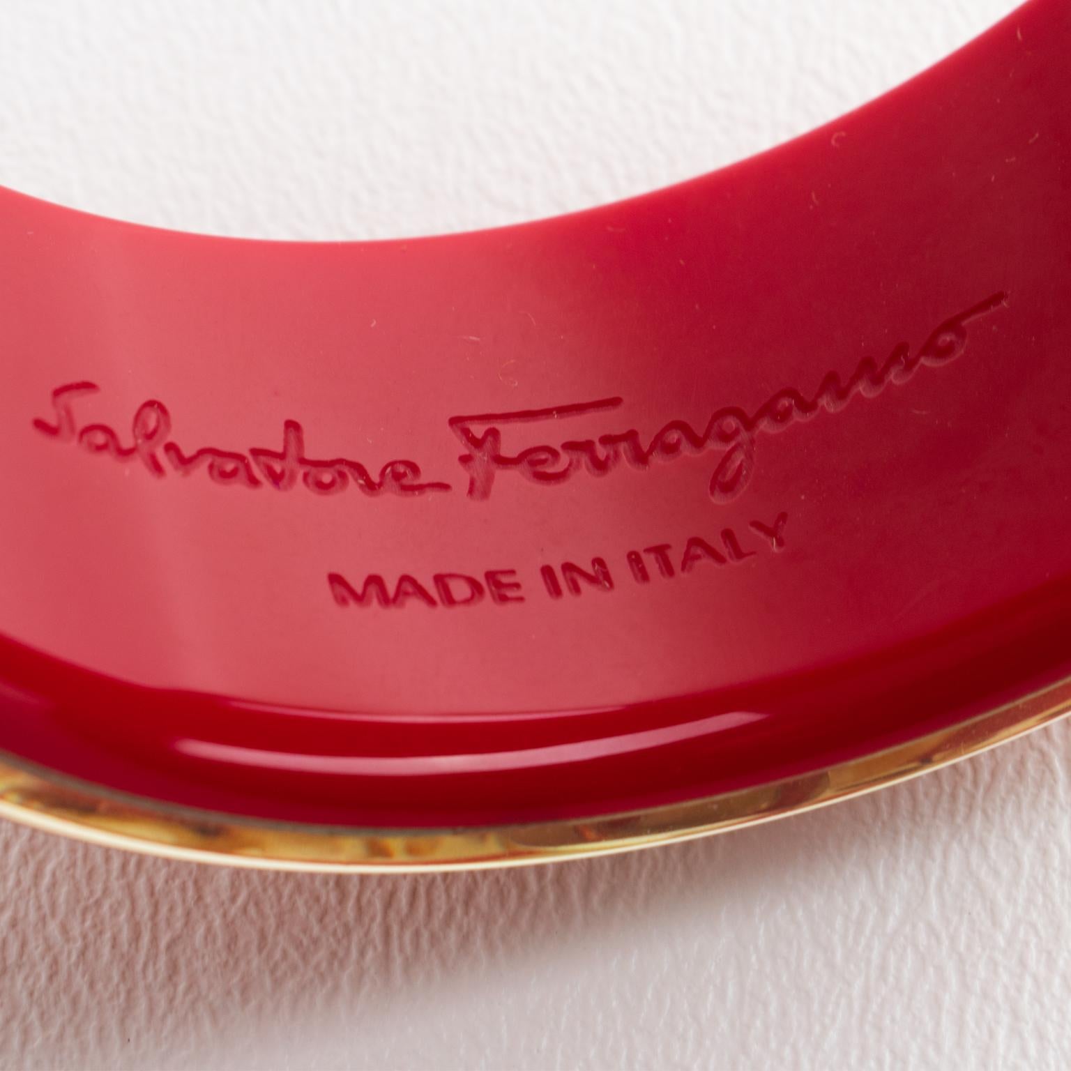 Salvatore Ferragamo Red Acrylic Lucite Bracelet Bangle with Faux-Wood Texture For Sale 3