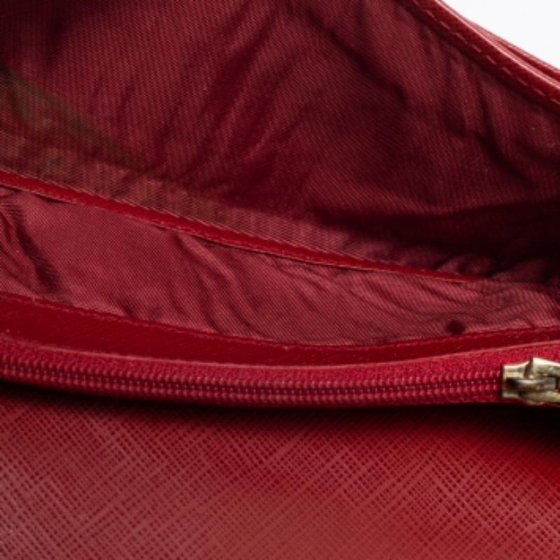 Portafoglio continentale doppio Gancio in pelle rossa di Salvatore Ferragamo in vendita 2