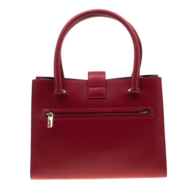 Finely crafted from bright red leather and shining with beauty is this beautiful tote by Salvatore Ferragamo. It comes in great shape with gold-tone hardware, the Gancio flip lock on the slender flap and spacious leather compartments to store your