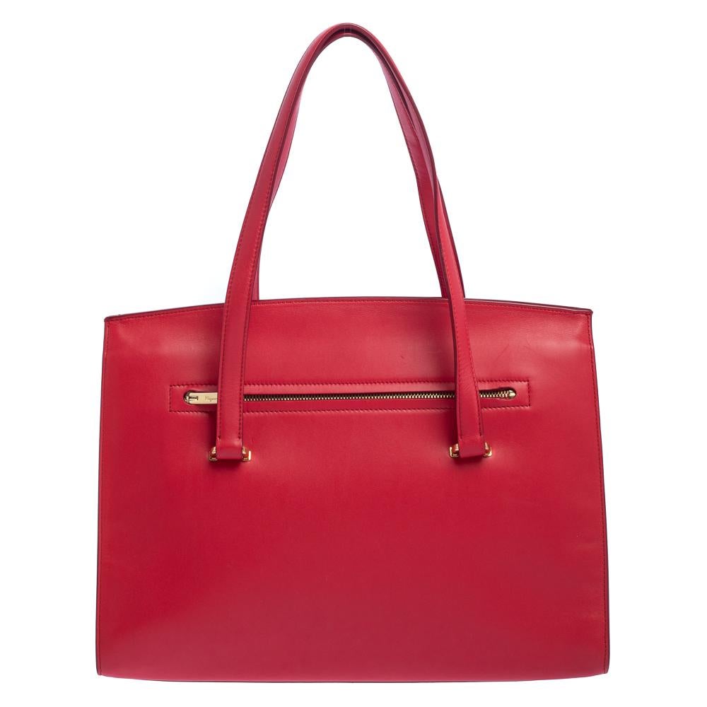 This Mara satchel from Salvatore Ferragamo is an outstanding bag that comes crafted from red leather and has dual top handles and a gold-tone signature Ganchini lock on the front. It boasts of a leather-lined interior that has enough space to carry