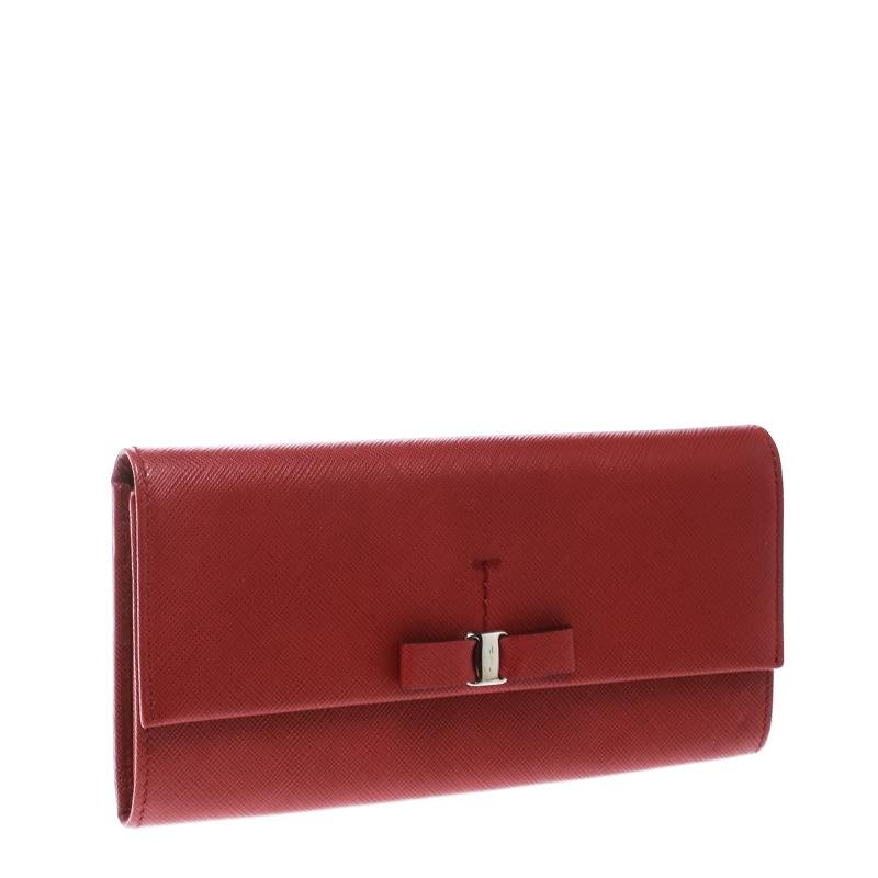 Salvatore Ferragamo Red Leather Vara Bow Continental Wallet In Good Condition In Dubai, Al Qouz 2