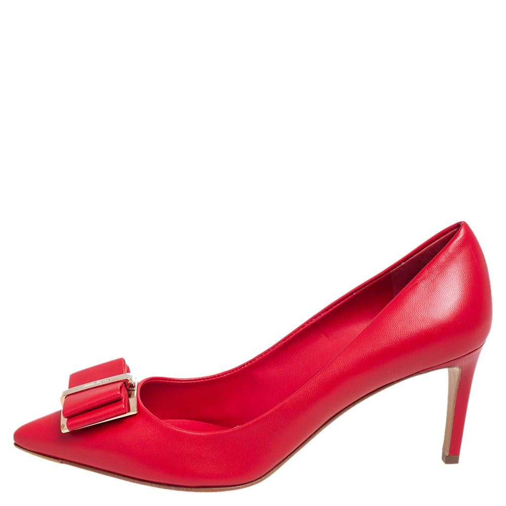 Crafted from leather in red, this gorgeous Ferragamo pair features leather-lined insoles housing the brand's iconic label. Complete with 7 cm heels and the signature Vara bow, these pumps will complement your elegant outfits beautifully.


