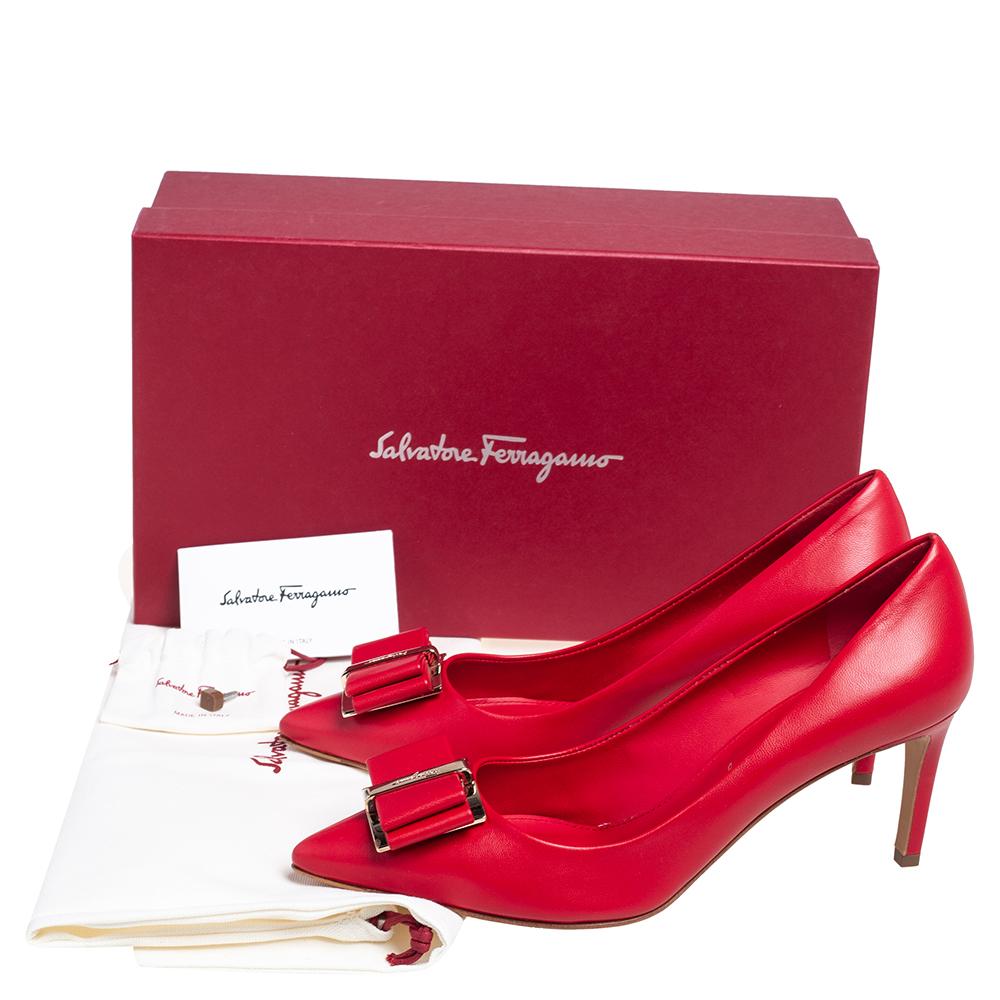 Women's Salvatore Ferragamo Red Leather Vara Bow Pointed Pumps Size 38