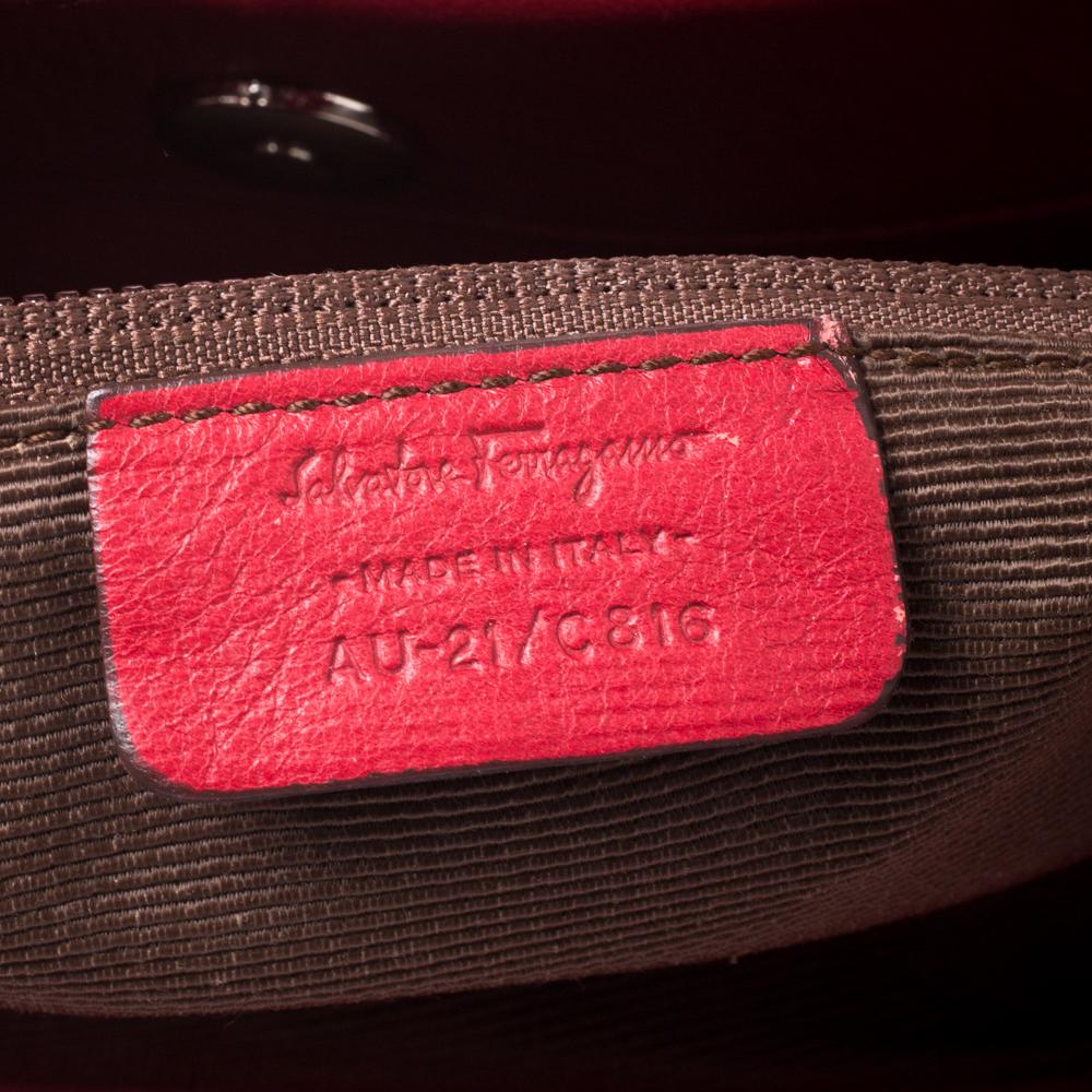 Salvatore Ferragamo Red Patent Leather Braided Handle Hobo In Good Condition In Dubai, Al Qouz 2