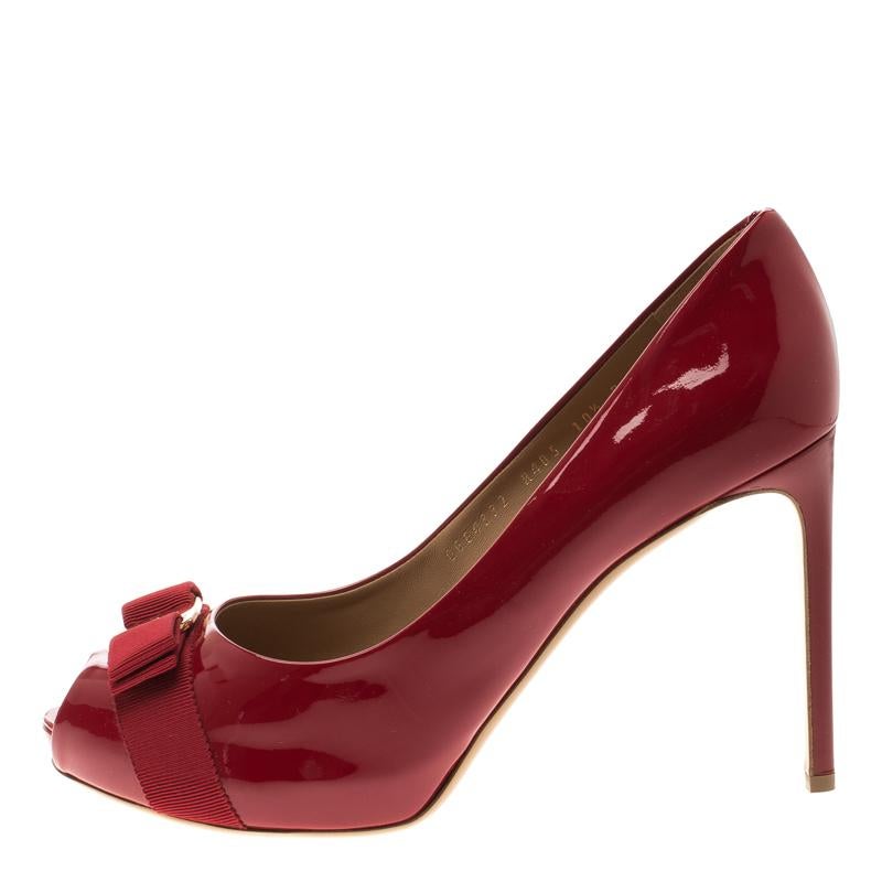 Nothing like a glossy pair of pumps to look and feel like a modern princess! Crafted from patent leather in an enticing red shade, this gorgeous Ferragamo pair features leather-lined insoles housing the brand's iconic label. Complete with 11.5 cm