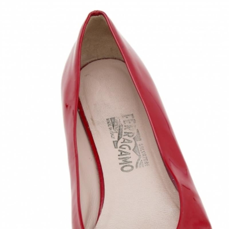 Salvatore Ferragamo Rote Sonnenballettschuhe aus Lackleder Größe 40 Damen im Angebot