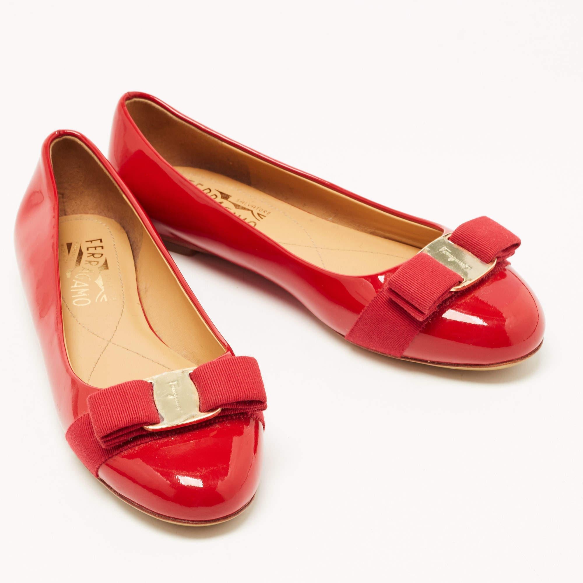 Salvatore Ferragamo Red Patent Leather Varina Ballet Flats Size 36.5 In New Condition In Dubai, Al Qouz 2