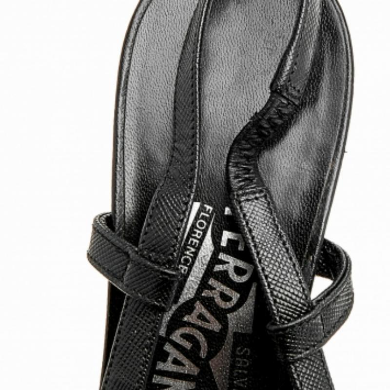 These sandals from Salvatore Ferragamo add a luxurious edge to your feet and revive your style. These sandals are crafted using black Saffiano leather on the upper, with silver-toned motifs perched on the front. They are finished with a slingback