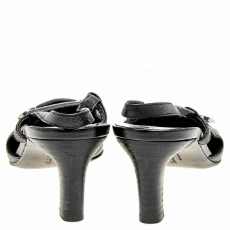 Salvatore Ferragamo Saffiano Lederschnalle Detail Slingback-Sandalen Größe 36,5 im Zustand „Gut“ im Angebot in Dubai, Al Qouz 2