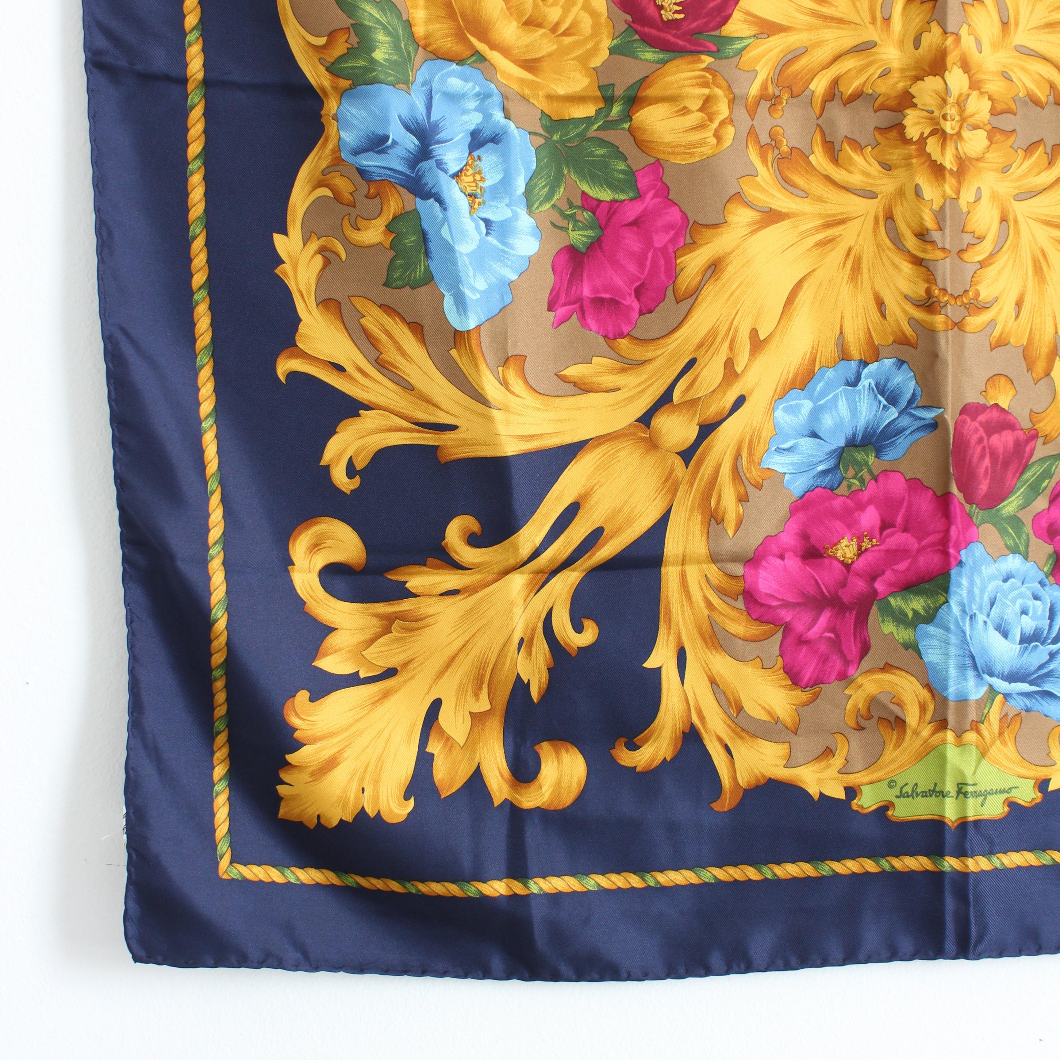 Salvatore Ferragamo - Châle large en soie à imprimé floral baroque, 35 pouces vintage Unisexe en vente