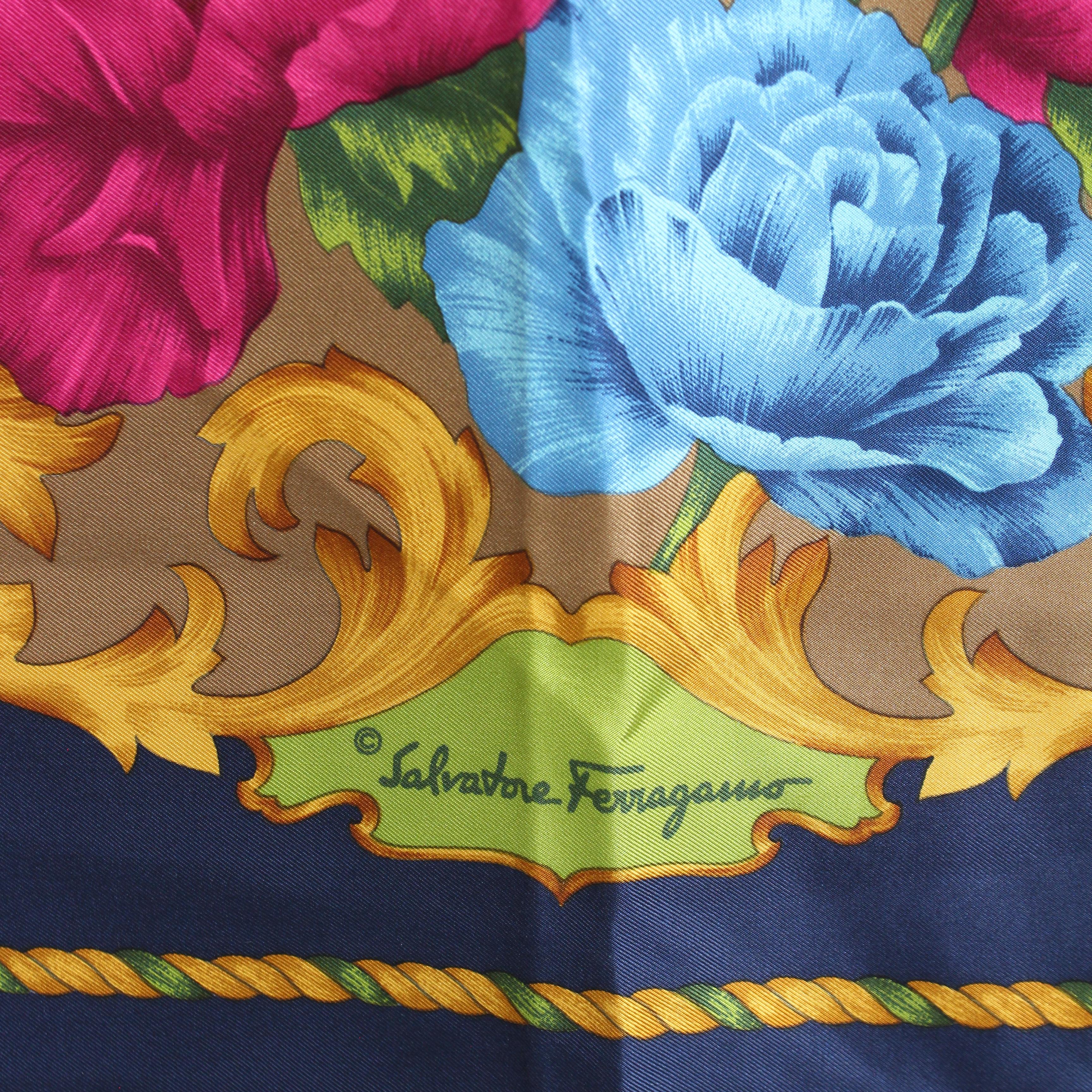 Salvatore Ferragamo - Châle large en soie à imprimé floral baroque, 35 pouces vintage en vente 4