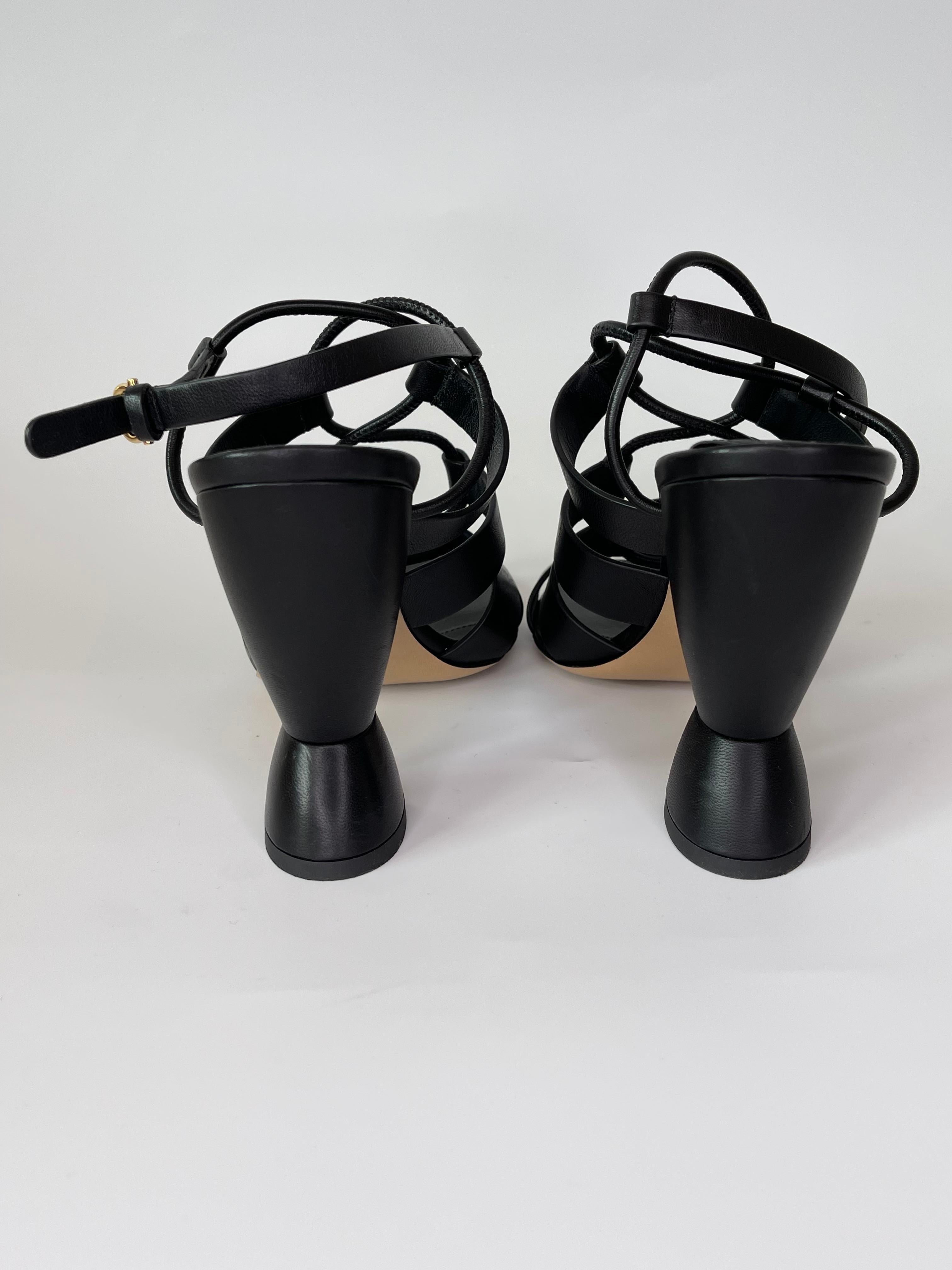 Salvatore Ferragamo Sculpted Heel Sandal Black (39 EU) In Good Condition For Sale In Montreal, Quebec