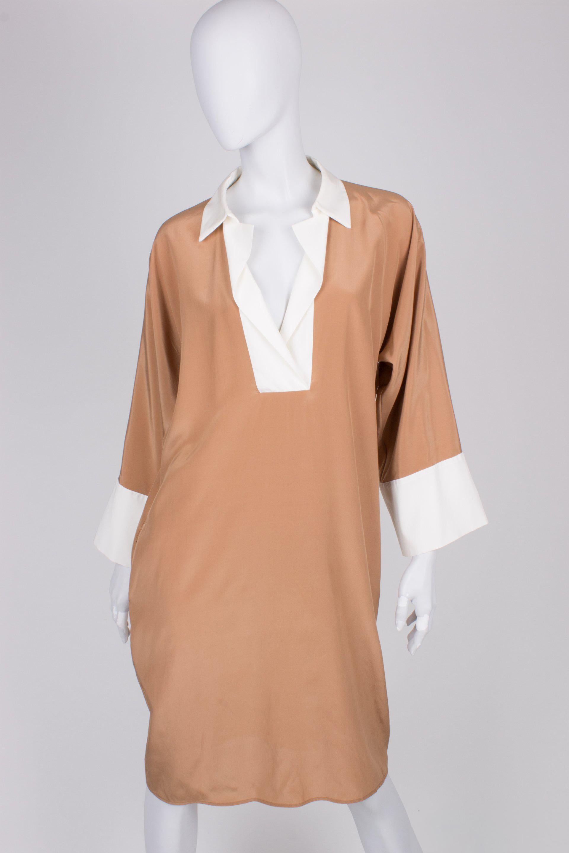 Camel colored dress by Salvatore Ferragamo with white detailing.

This supple dress with matching waistband has kneelength, a white collar and white cuffs. Welt pockets in the seam on hip heigth. No lining.

New! The tag is still on it. Original