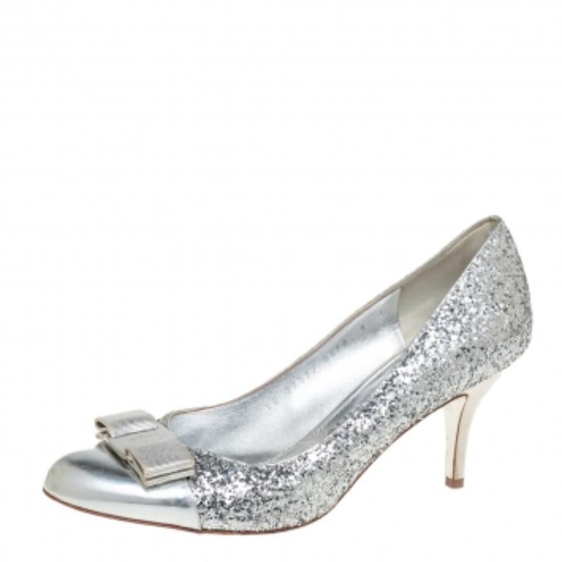 Women's Salvatore Ferragamo Silver Glitter Vara Bow Pumps Size 38.5 For Sale