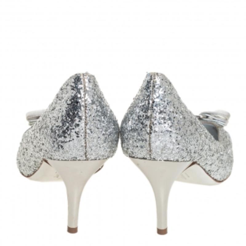 Salvatore Ferragamo Silver Glitter Vara Bow Pumps Size 38.5 For Sale 2