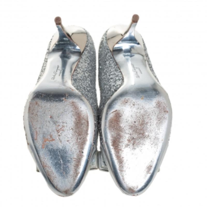 Salvatore Ferragamo Silver Glitter Vara Bow Pumps Size 38.5 For Sale 3