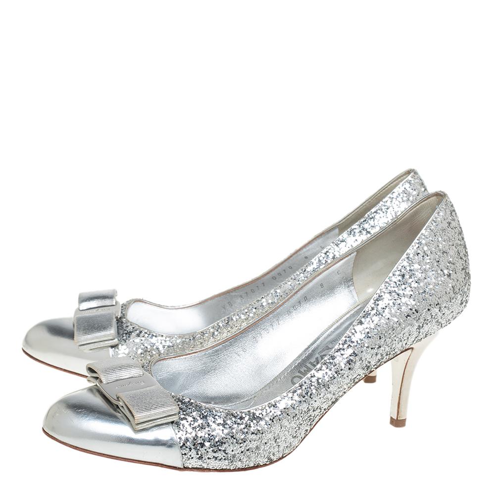 Women's Salvatore Ferragamo Silver Glitter Vara Bow Pumps Size 38.5 For Sale
