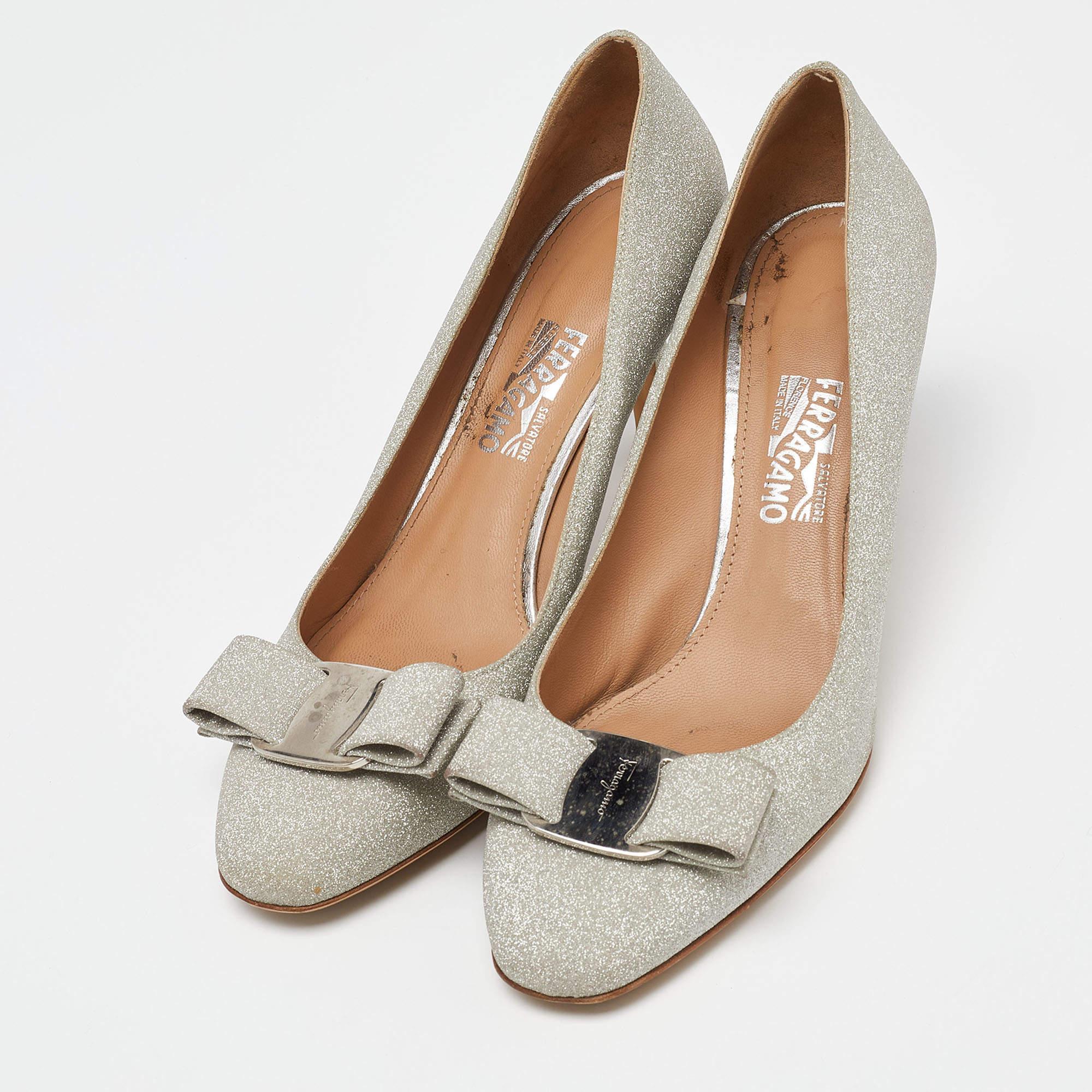 Make a chic style statement with these designer pumps. They showcase sturdy heels and durable soles perfect for your fashionable outings
